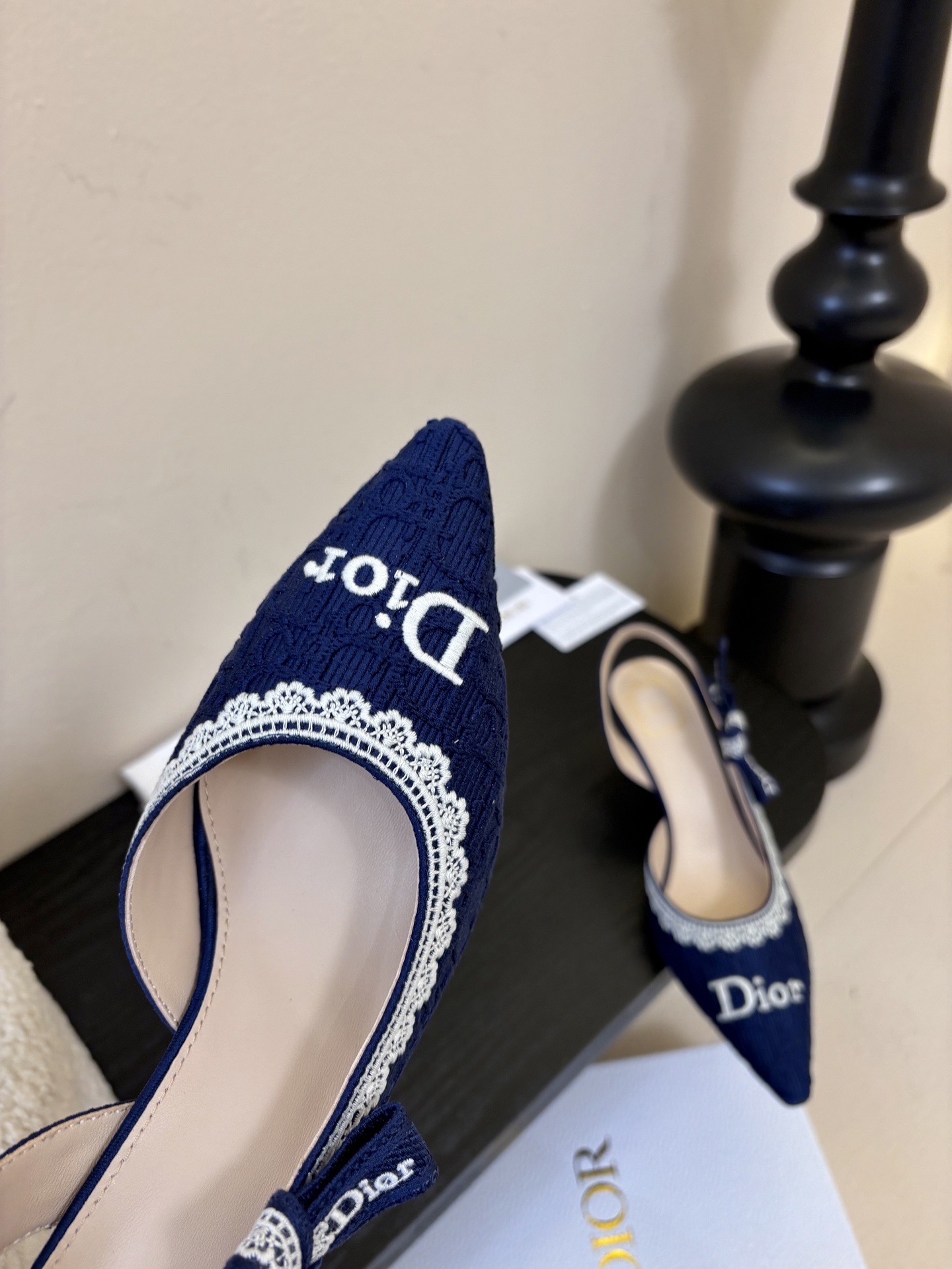 Dior | 迪奥早春新品走秀款CD刺绣logo凉鞋！ 硬货上新🆕❥代购级别！高级感十足！国内外博主刷爆
