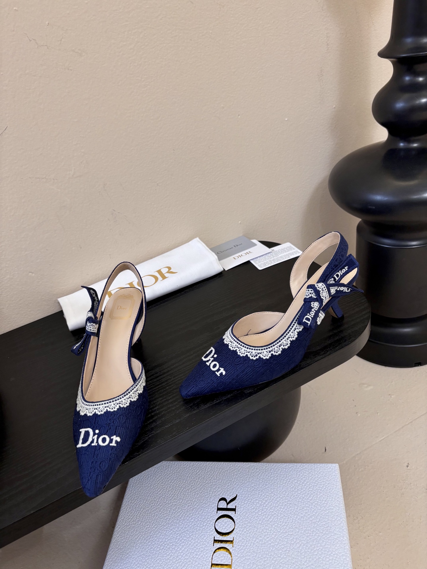 Dior | 迪奥早春新品走秀款CD刺绣logo凉鞋！ 硬货上新🆕❥代购级别！高级感十足！国内外博主刷爆