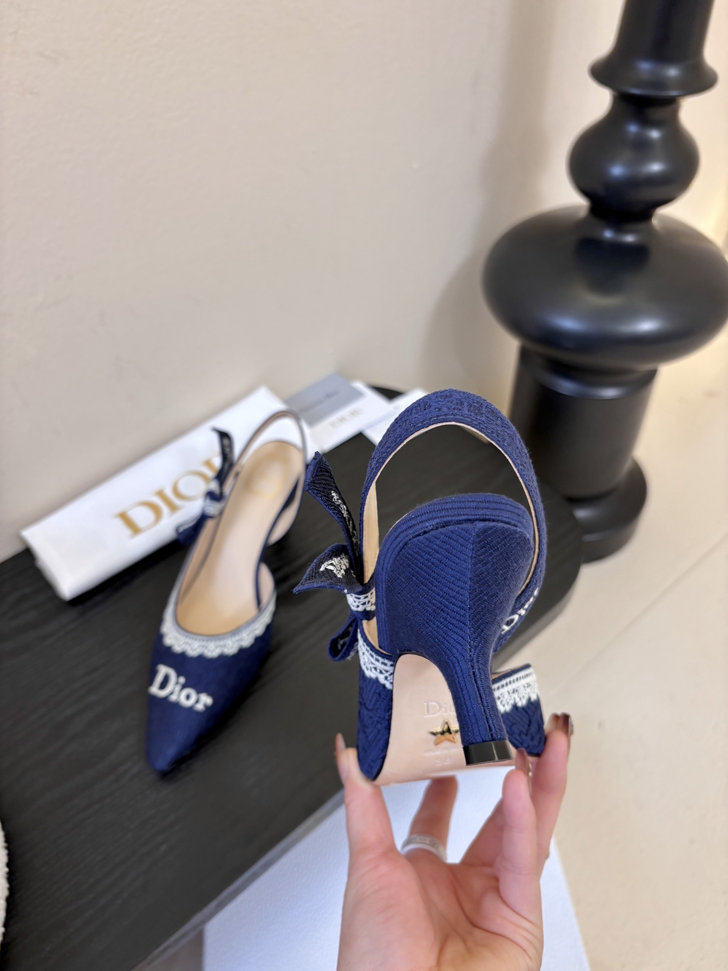 Dior | 迪奥早春新品走秀款CD刺绣logo凉鞋！ 硬货上新🆕❥代购级别！高级感十足！国内外博主刷爆