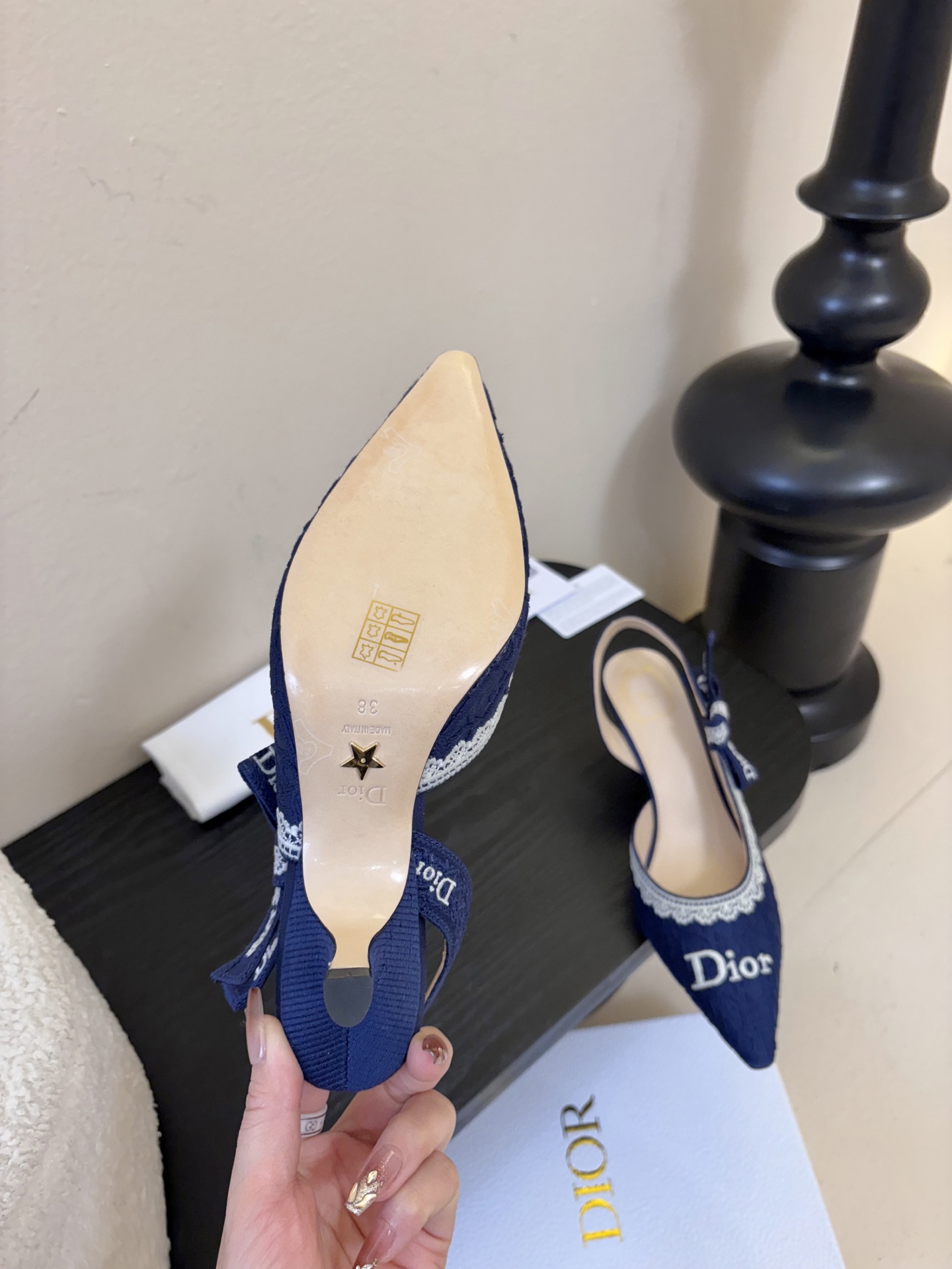 Dior | 迪奥早春新品走秀款CD刺绣logo凉鞋！ 硬货上新🆕❥代购级别！高级感十足！国内外博主刷爆