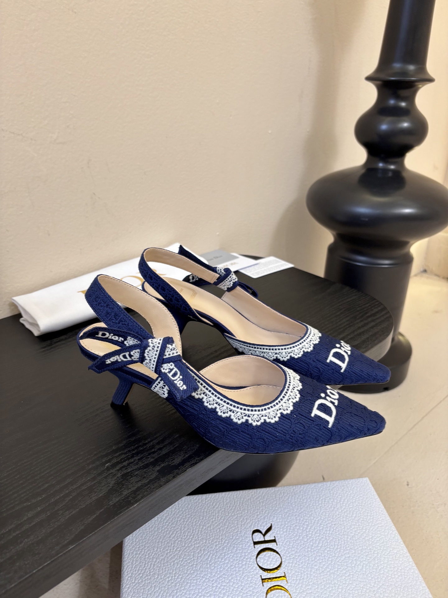 Dior | 迪奥早春新品走秀款CD刺绣logo凉鞋！ 硬货上新🆕❥代购级别！高级感十足！国内外博主刷爆