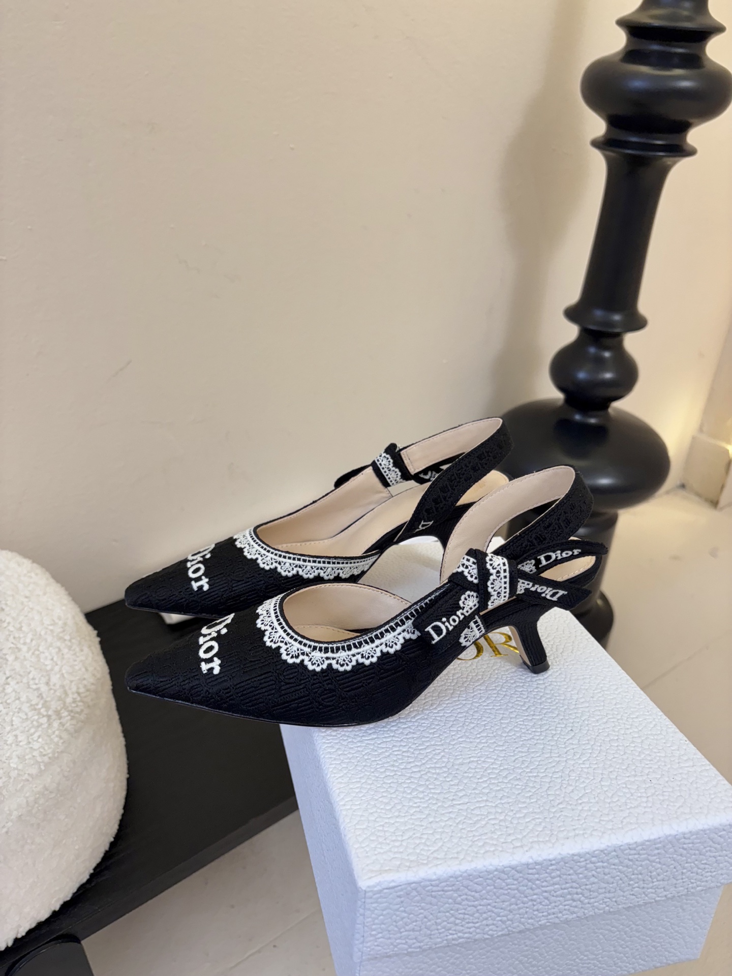 Dior | 迪奥早春新品走秀款CD刺绣logo凉鞋！ 硬货上新🆕❥代购级别！高级感十足！国内外博主刷爆