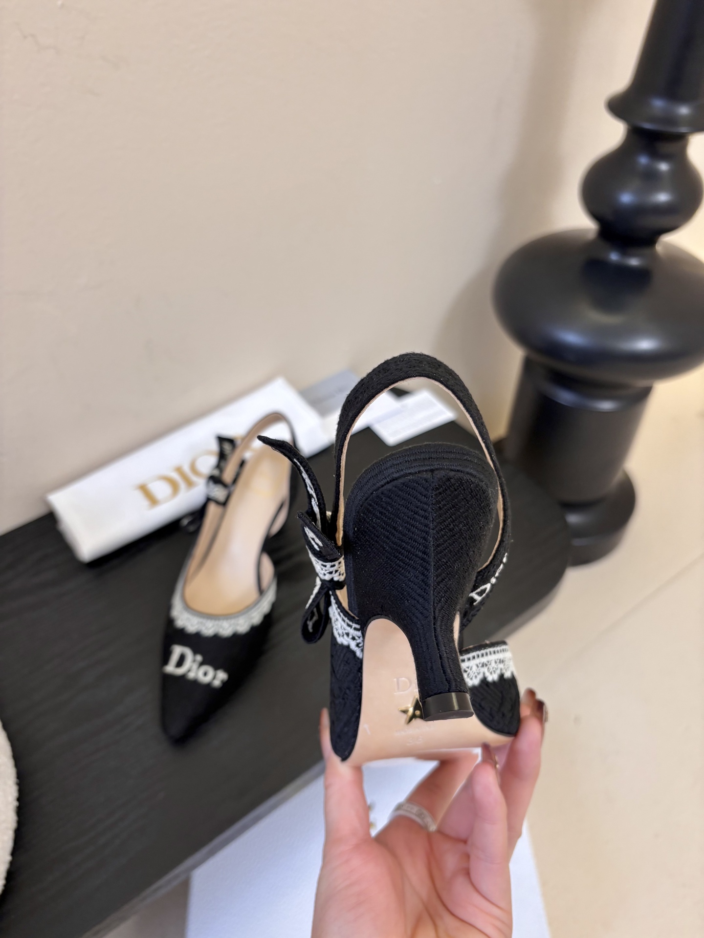 Dior | 迪奥早春新品走秀款CD刺绣logo凉鞋！ 硬货上新🆕❥代购级别！高级感十足！国内外博主刷爆