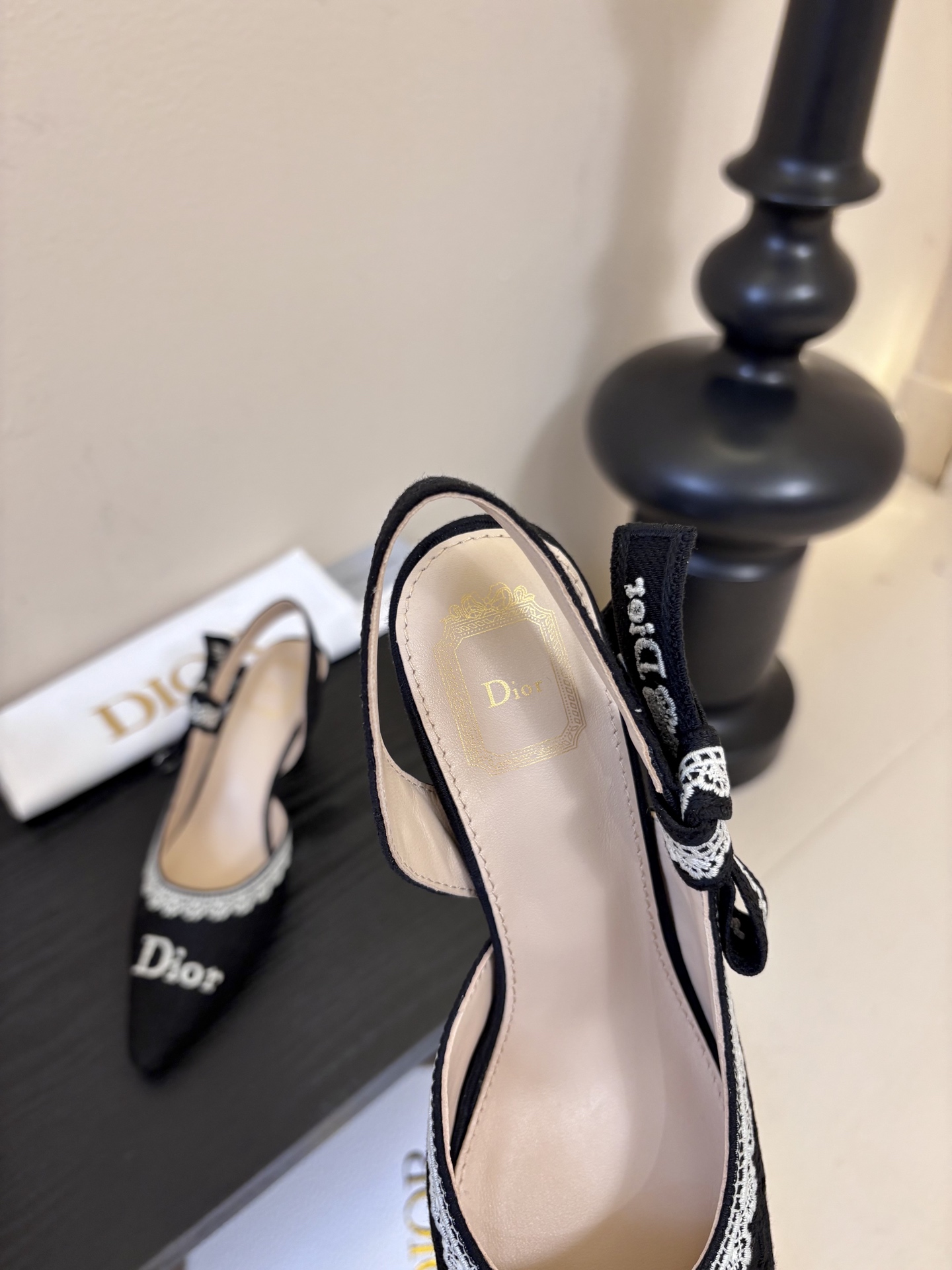 Dior | 迪奥早春新品走秀款CD刺绣logo凉鞋！ 硬货上新🆕❥代购级别！高级感十足！国内外博主刷爆