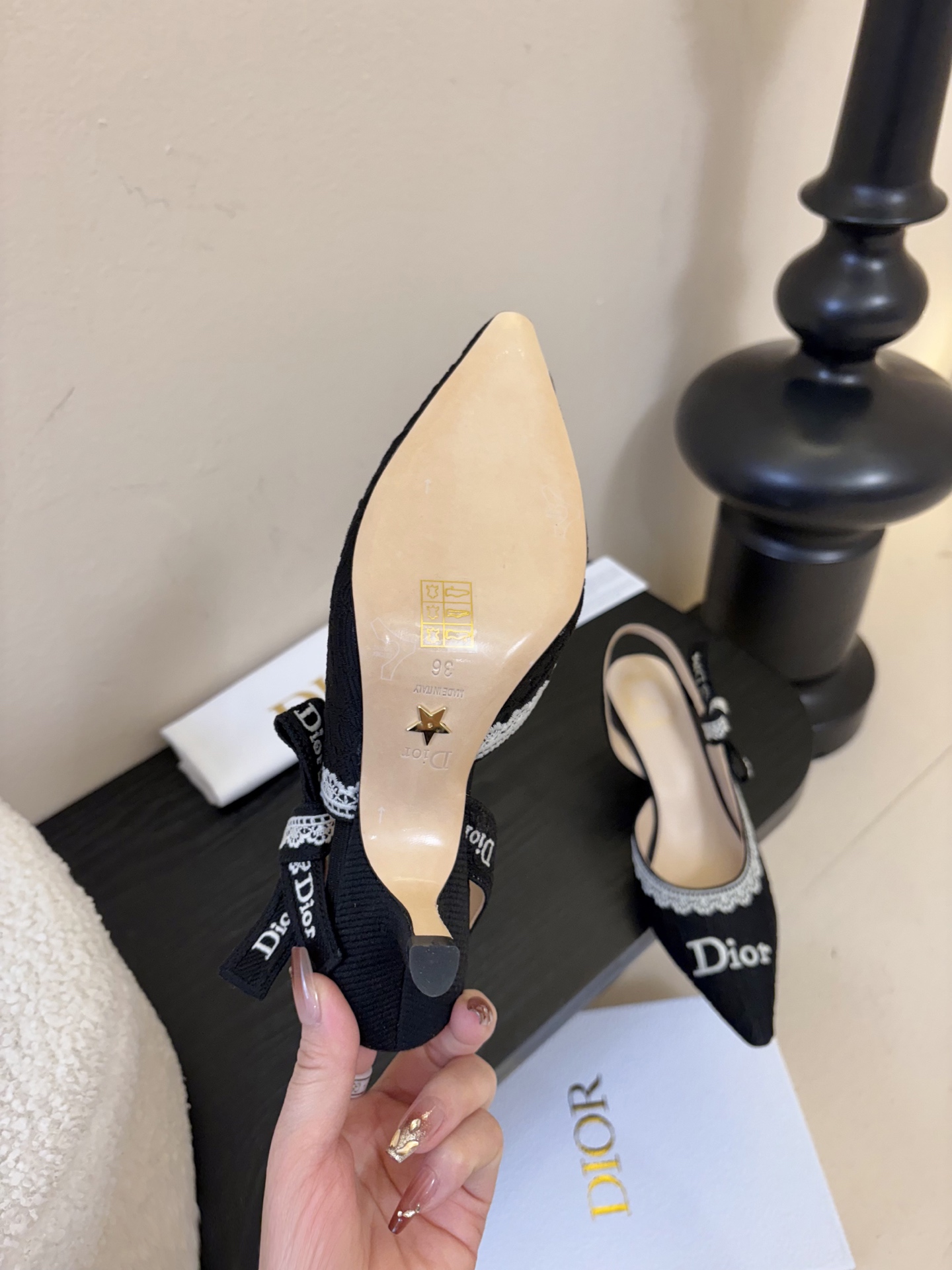 Dior | 迪奥早春新品走秀款CD刺绣logo凉鞋！ 硬货上新🆕❥代购级别！高级感十足！国内外博主刷爆