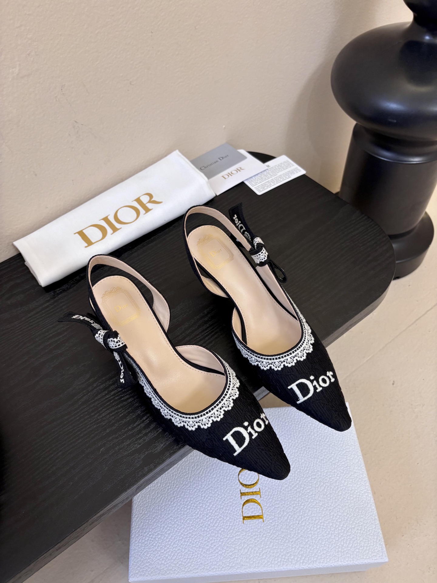 Dior | 迪奥早春新品走秀款CD刺绣logo凉鞋！ 硬货上新🆕❥代购级别！高级感十足！国内外博主刷爆