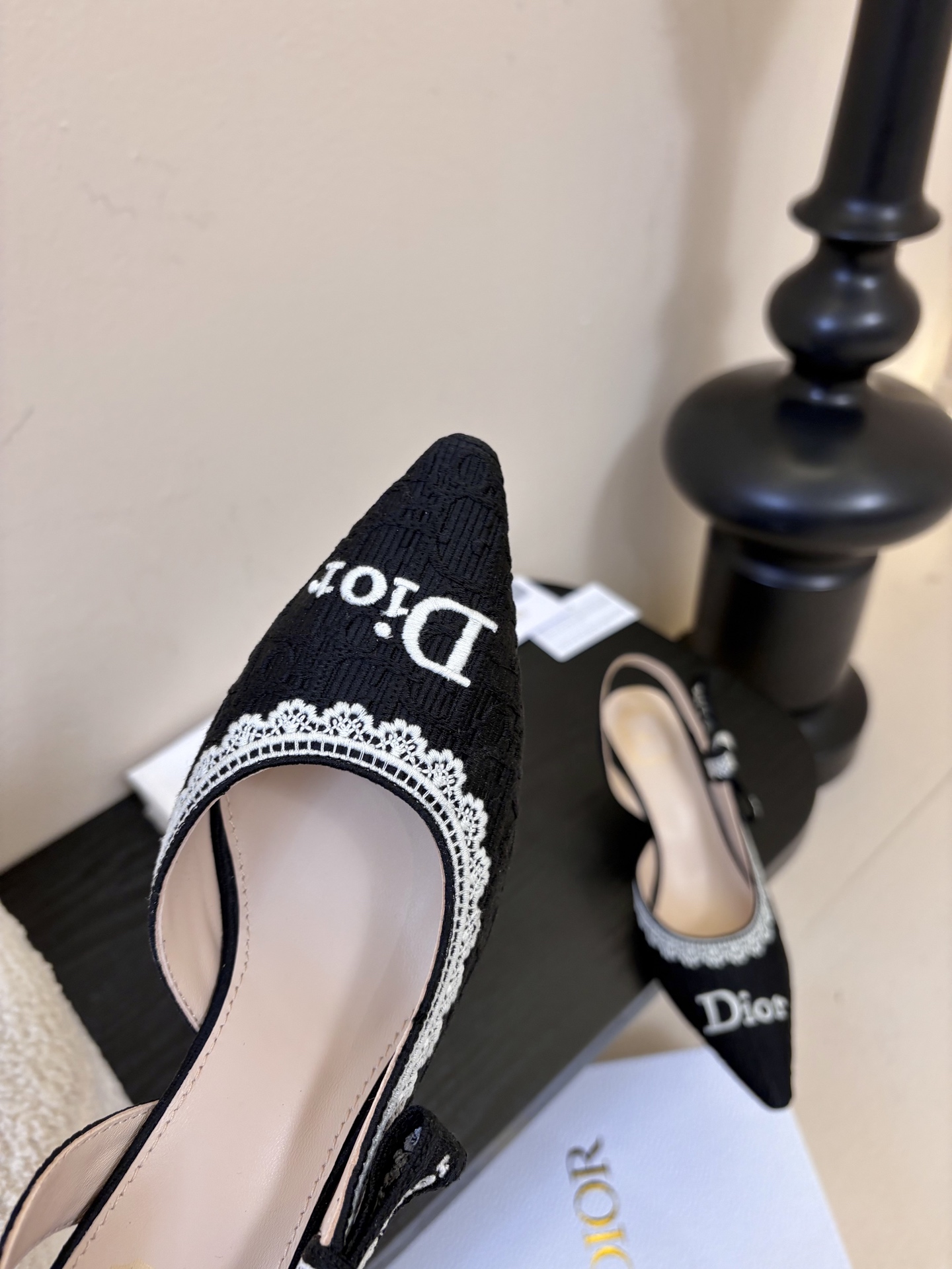 Dior | 迪奥早春新品走秀款CD刺绣logo凉鞋！ 硬货上新🆕❥代购级别！高级感十足！国内外博主刷爆