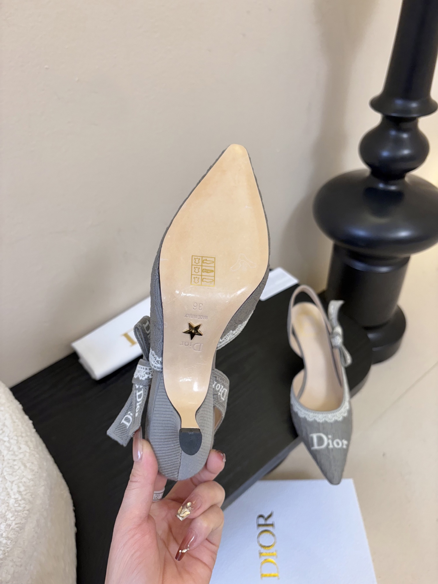 Dior | 迪奥早春新品走秀款CD刺绣logo凉鞋！ 硬货上新🆕❥代购级别！高级感十足！国内外博主刷爆