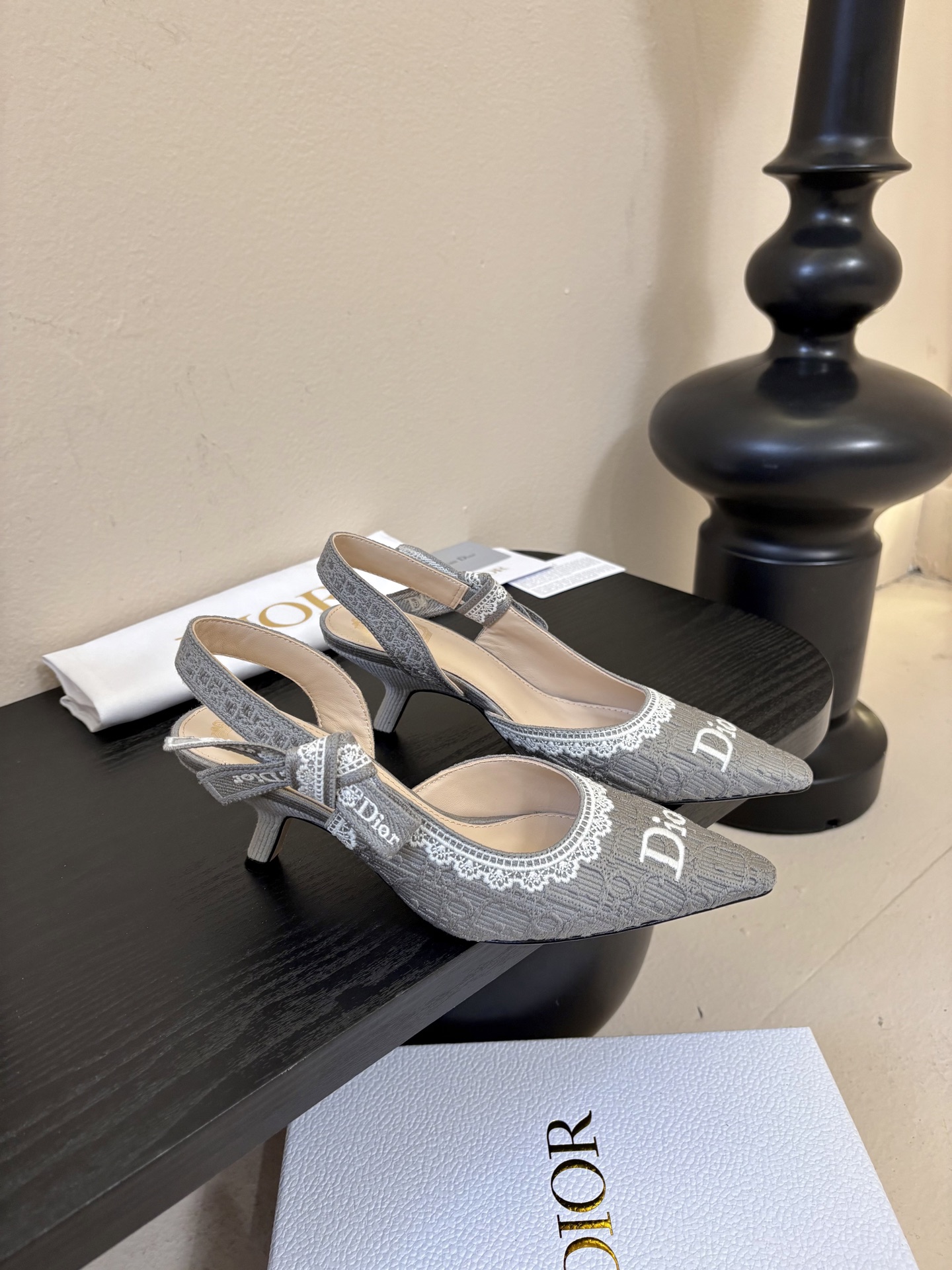 Dior | 迪奥早春新品走秀款CD刺绣logo凉鞋！ 硬货上新🆕❥代购级别！高级感十足！国内外博主刷爆