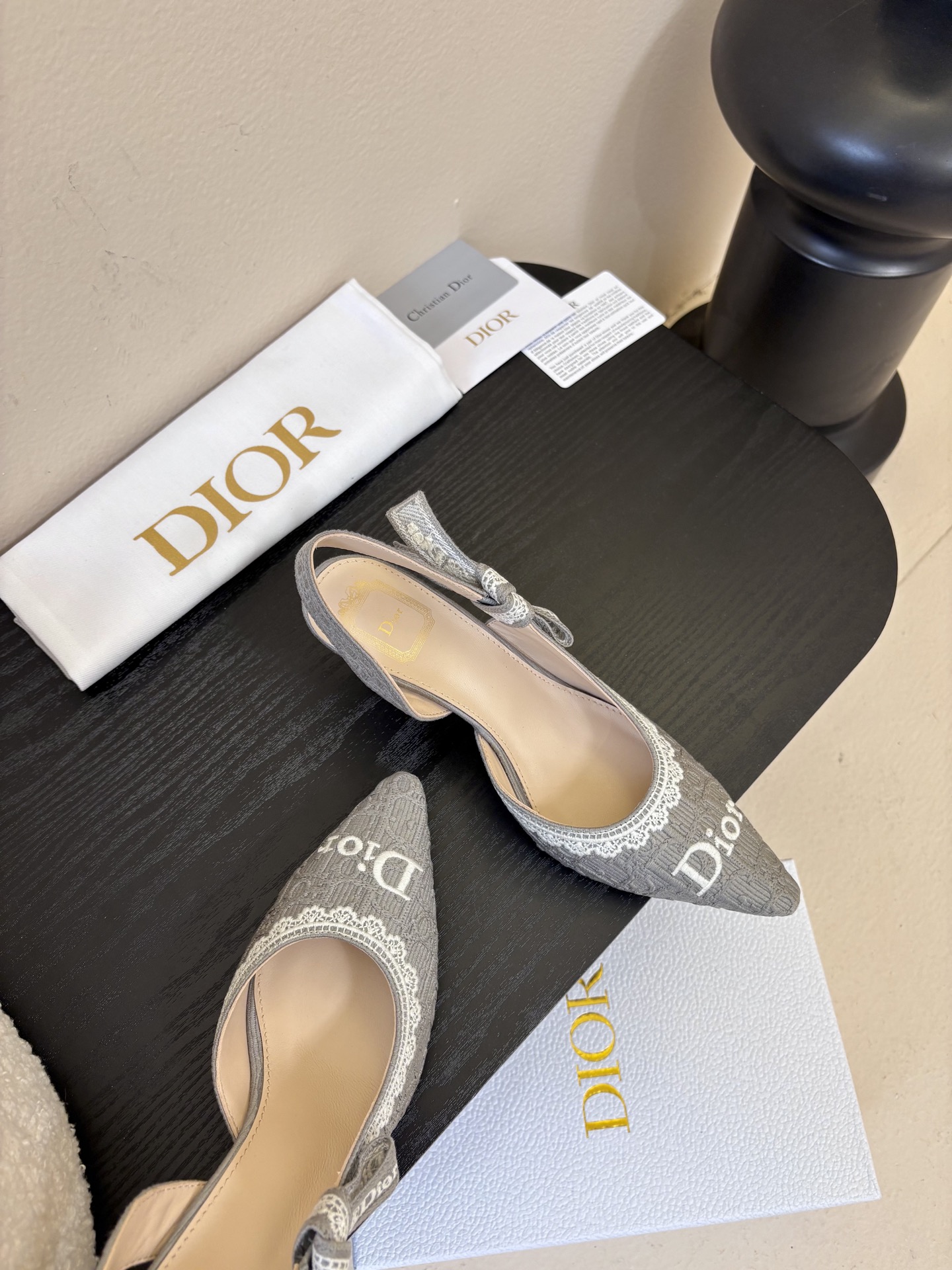 Dior | 迪奥早春新品走秀款CD刺绣logo凉鞋！ 硬货上新🆕❥代购级别！高级感十足！国内外博主刷爆