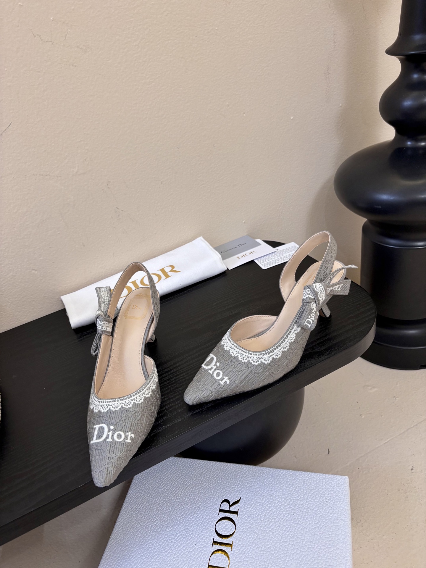 Dior | 迪奥早春新品走秀款CD刺绣logo凉鞋！ 硬货上新🆕❥代购级别！高级感十足！国内外博主刷爆