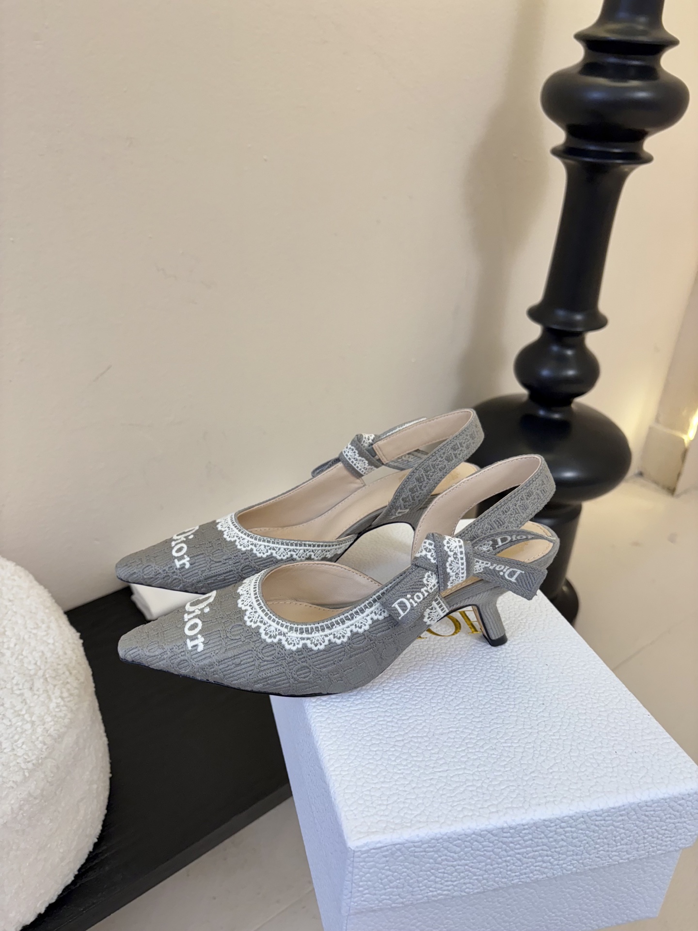 Dior | 迪奥早春新品走秀款CD刺绣logo凉鞋！ 硬货上新🆕❥代购级别！高级感十足！国内外博主刷爆