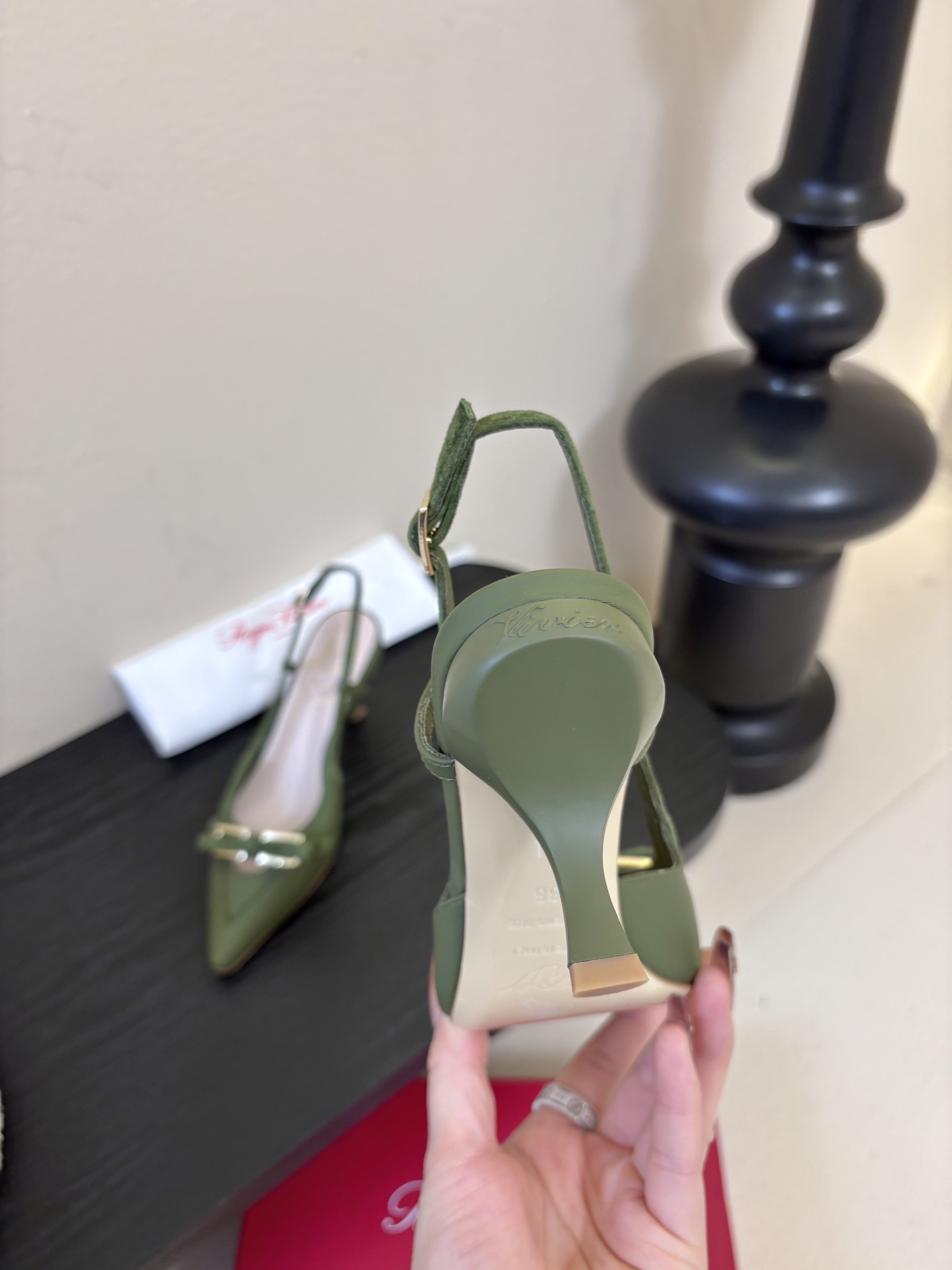 Roger Vivi* 26早春新品凉鞋Virgule钻扣高跟鞋后袢带凉拖 RV必入款 她上脚也太美了吧