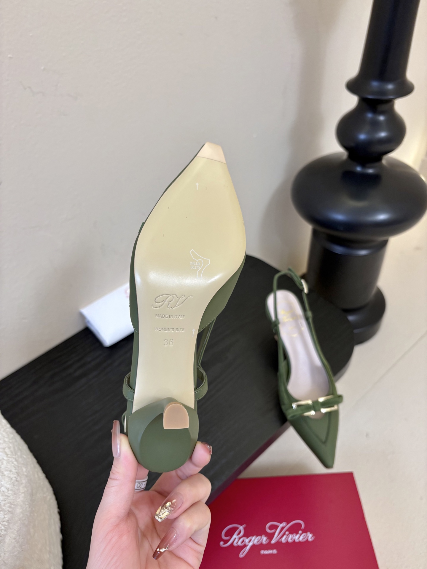 Roger Vivi* 26早春新品凉鞋Virgule钻扣高跟鞋后袢带凉拖 RV必入款 她上脚也太美了吧