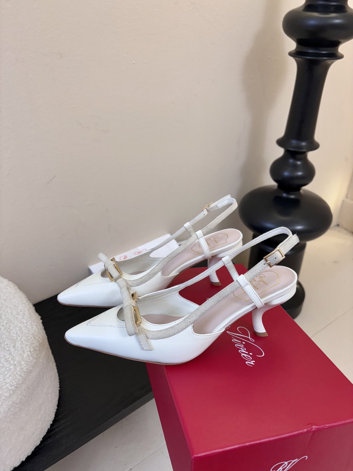 Roger Vivi* 26早春新品凉鞋Virgule钻扣高跟鞋后袢带凉拖 RV必入款 她上脚也太美了吧