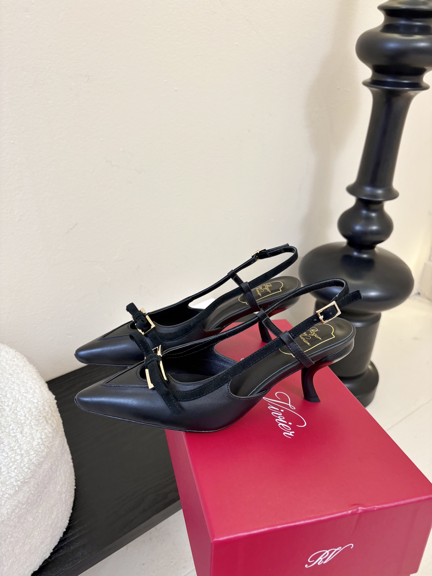 Roger Vivi* 26早春新品凉鞋Virgule钻扣高跟鞋后袢带凉拖 RV必入款 她上脚也太美了吧