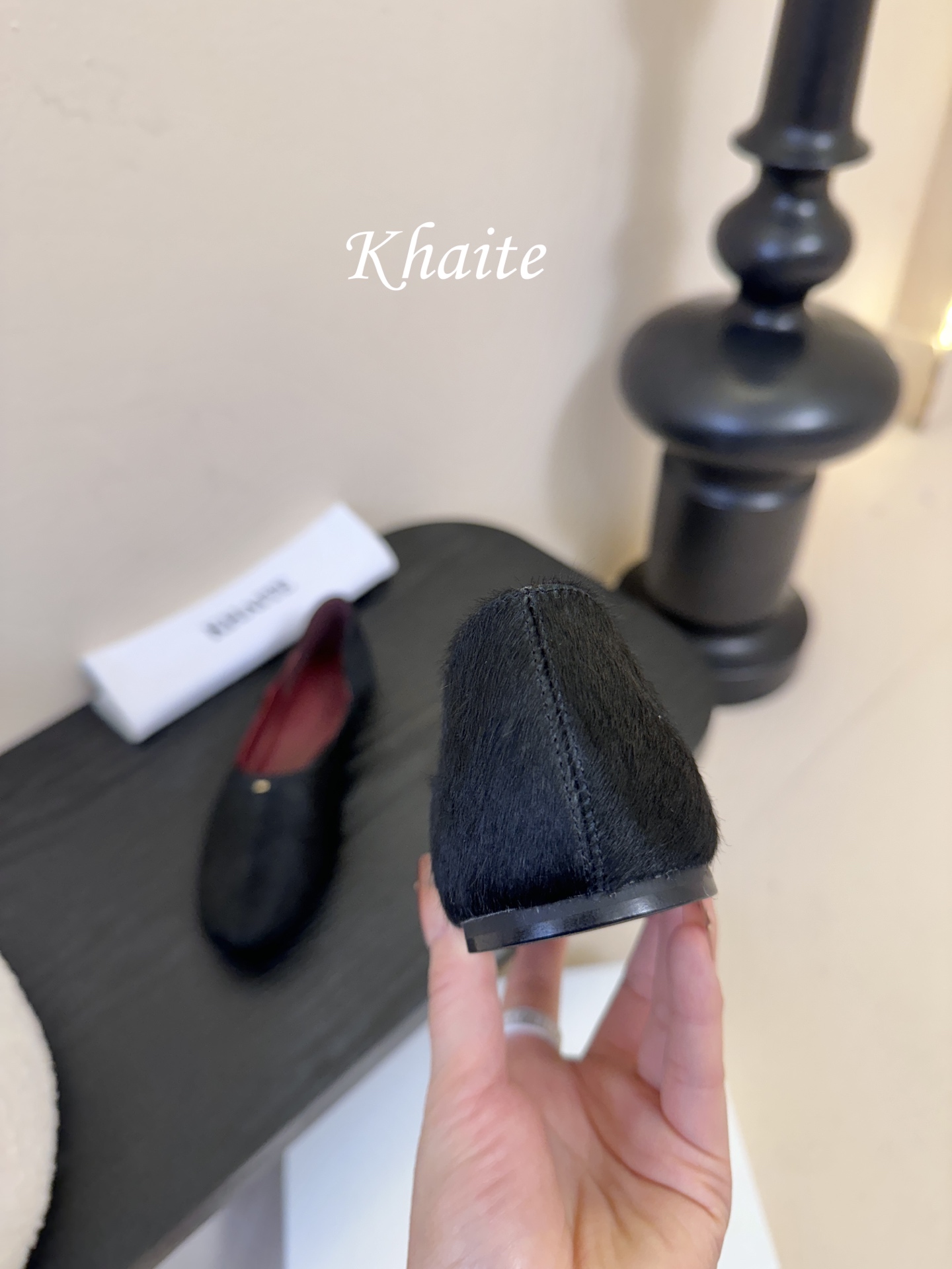 Khaite 2026春夏新款简马毛平底圆头玛丽珍单鞋奶奶鞋！极简前卫的设计，让Khaite近年响亮时尚