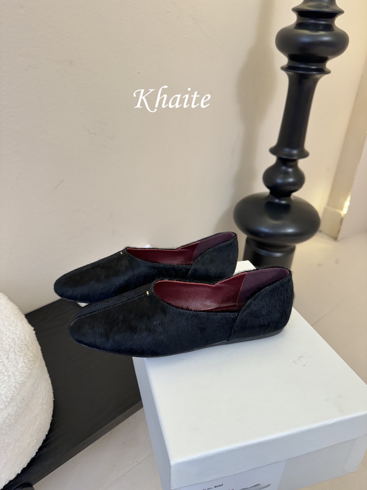 Khaite 2026春夏新款简马毛平底圆头玛丽珍单鞋奶奶鞋！极简前卫的设计，让Khaite近年响亮时尚