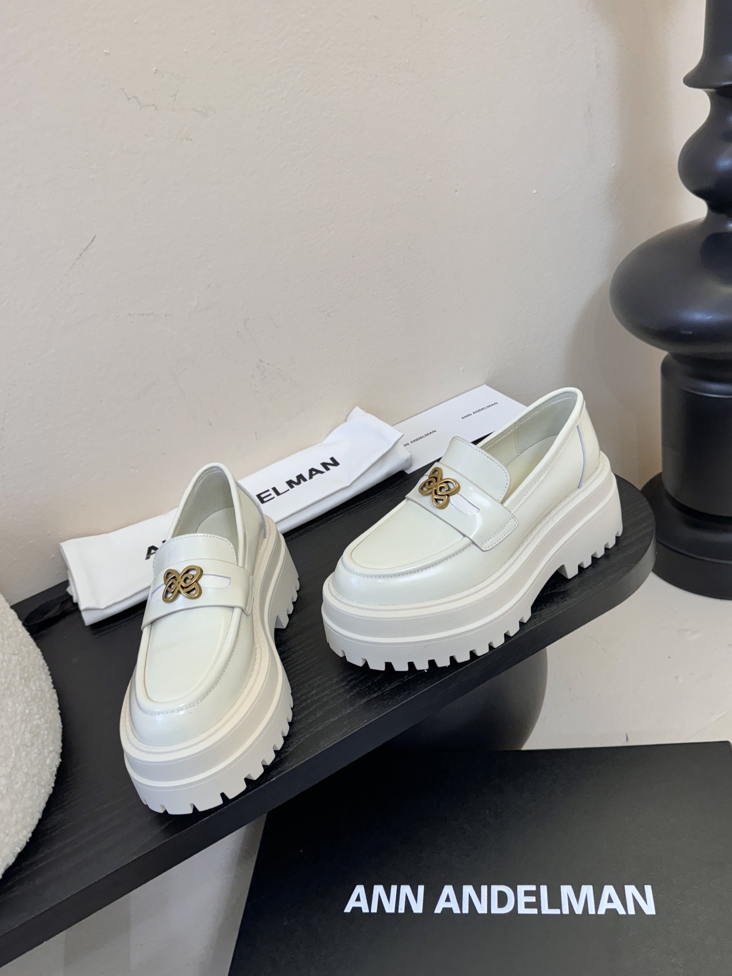 ANN AND*新款厚底乐福鞋 很难不爱新品带有精致扣啦 真的好喜欢啊啊啊啊啊啊 姐妹们冲就对了 真的很