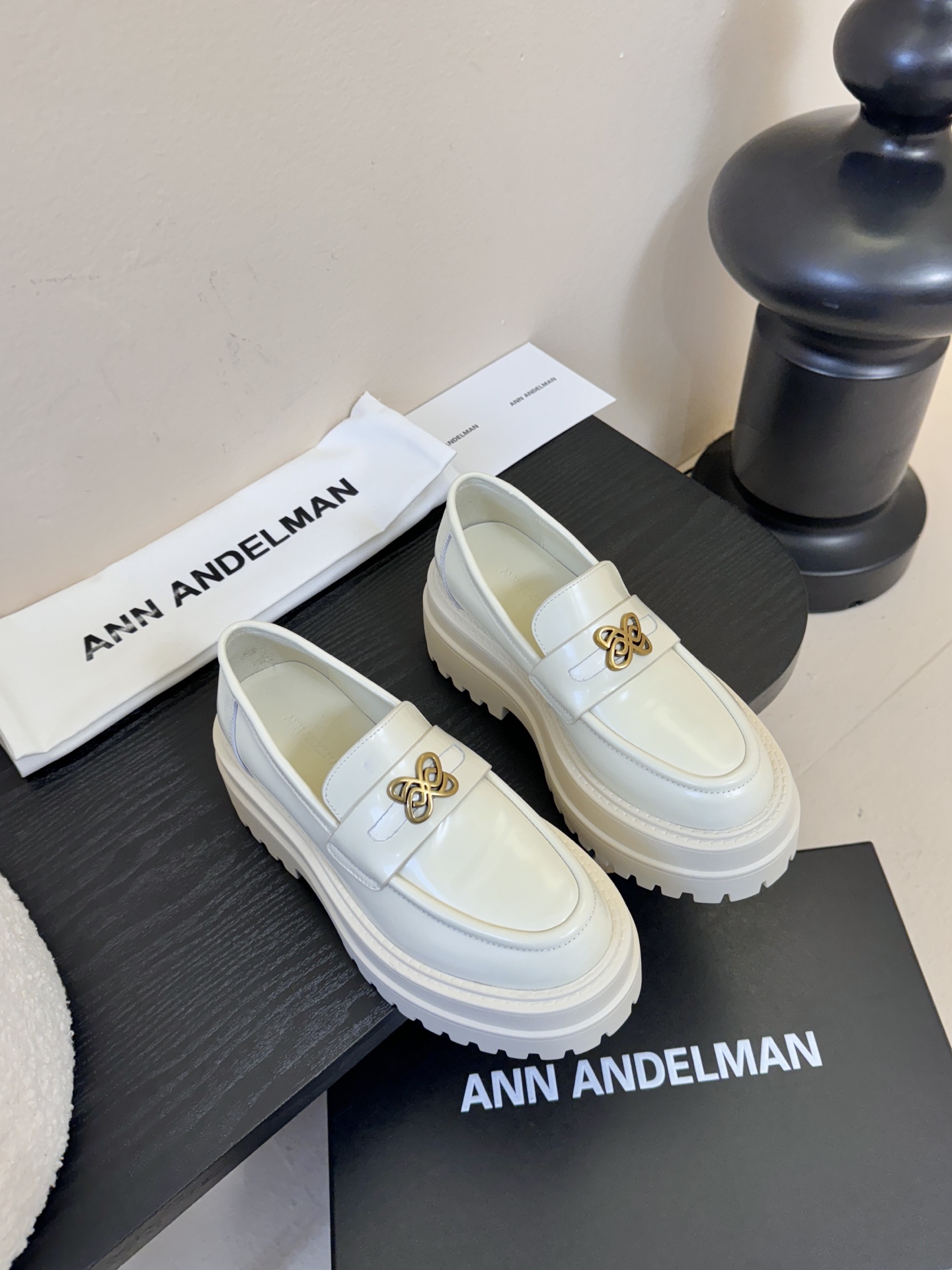 ANN AND*新款厚底乐福鞋 很难不爱新品带有精致扣啦 真的好喜欢啊啊啊啊啊啊 姐妹们冲就对了 真的很