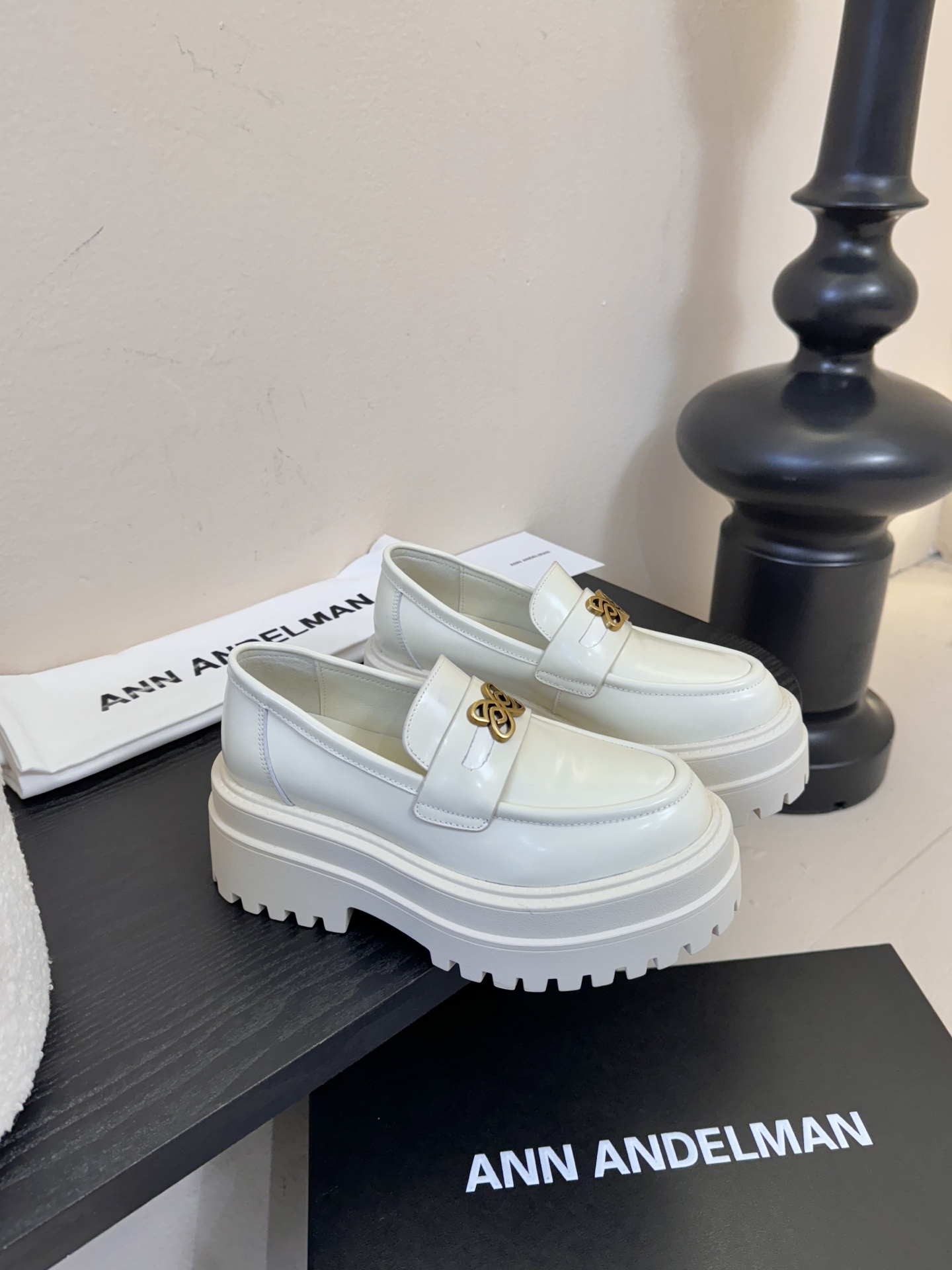 ANN AND*新款厚底乐福鞋 很难不爱新品带有精致扣啦 真的好喜欢啊啊啊啊啊啊 姐妹们冲就对了 真的很