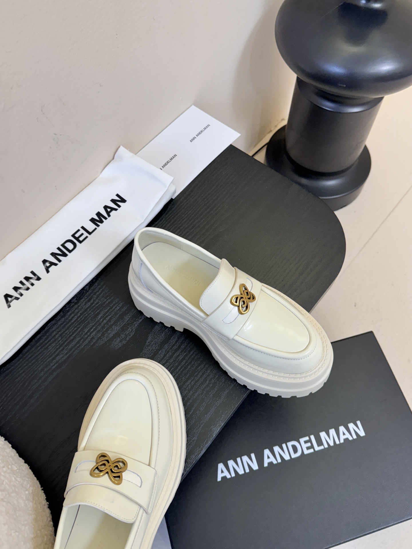 ANN AND*新款厚底乐福鞋 很难不爱新品带有精致扣啦 真的好喜欢啊啊啊啊啊啊 姐妹们冲就对了 真的很