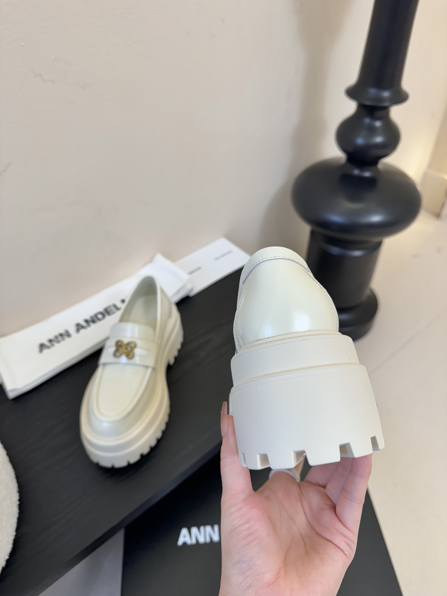 ANN AND*新款厚底乐福鞋 很难不爱新品带有精致扣啦 真的好喜欢啊啊啊啊啊啊 姐妹们冲就对了 真的很
