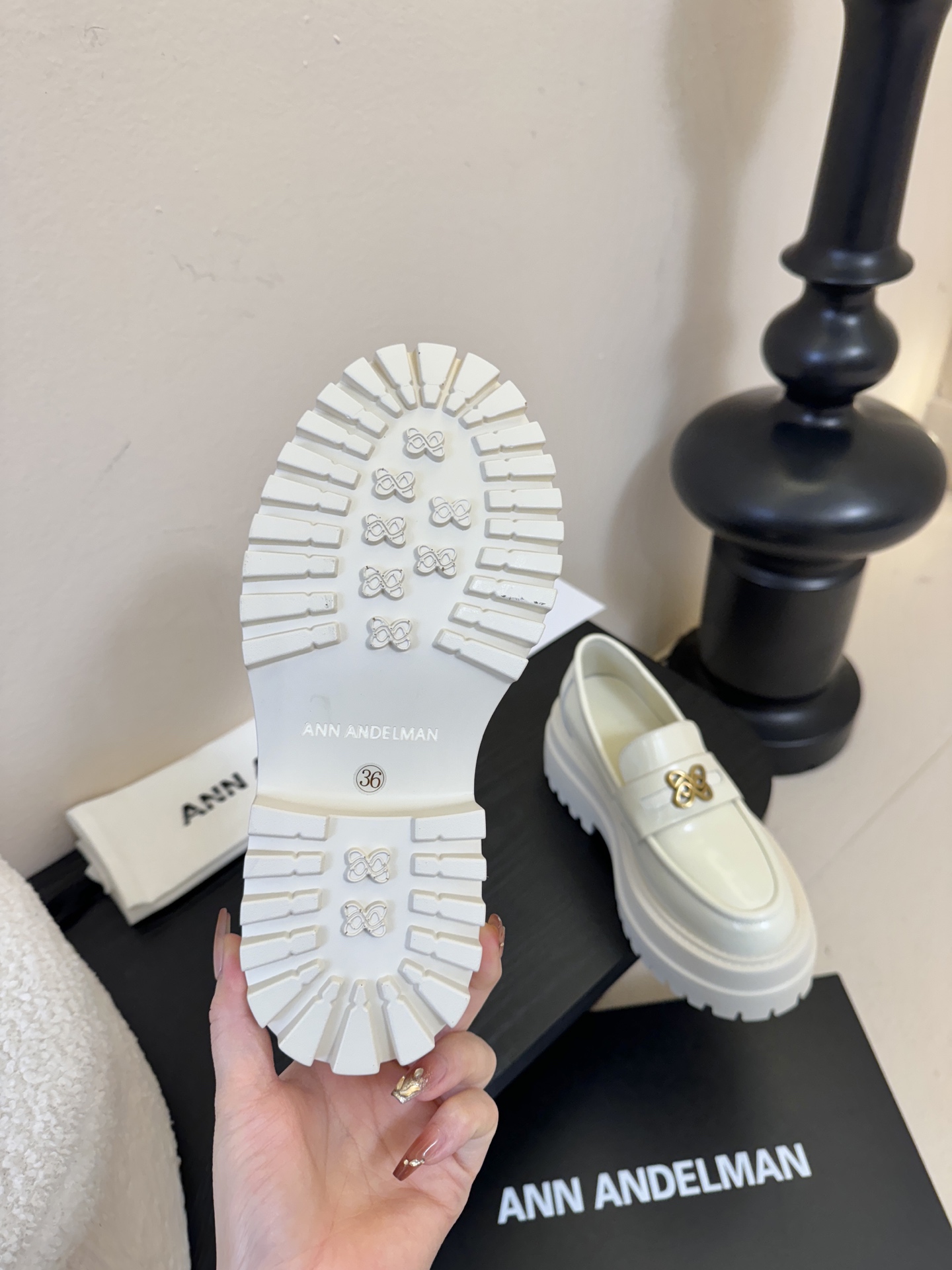 ANN AND*新款厚底乐福鞋 很难不爱新品带有精致扣啦 真的好喜欢啊啊啊啊啊啊 姐妹们冲就对了 真的很