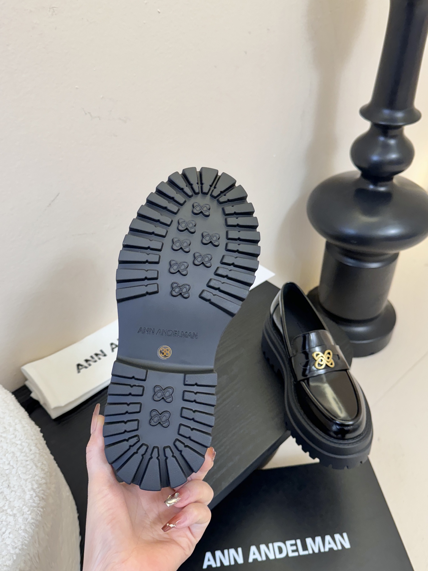 ANN AND*新款厚底乐福鞋 很难不爱新品带有精致扣啦 真的好喜欢啊啊啊啊啊啊 姐妹们冲就对了 真的很