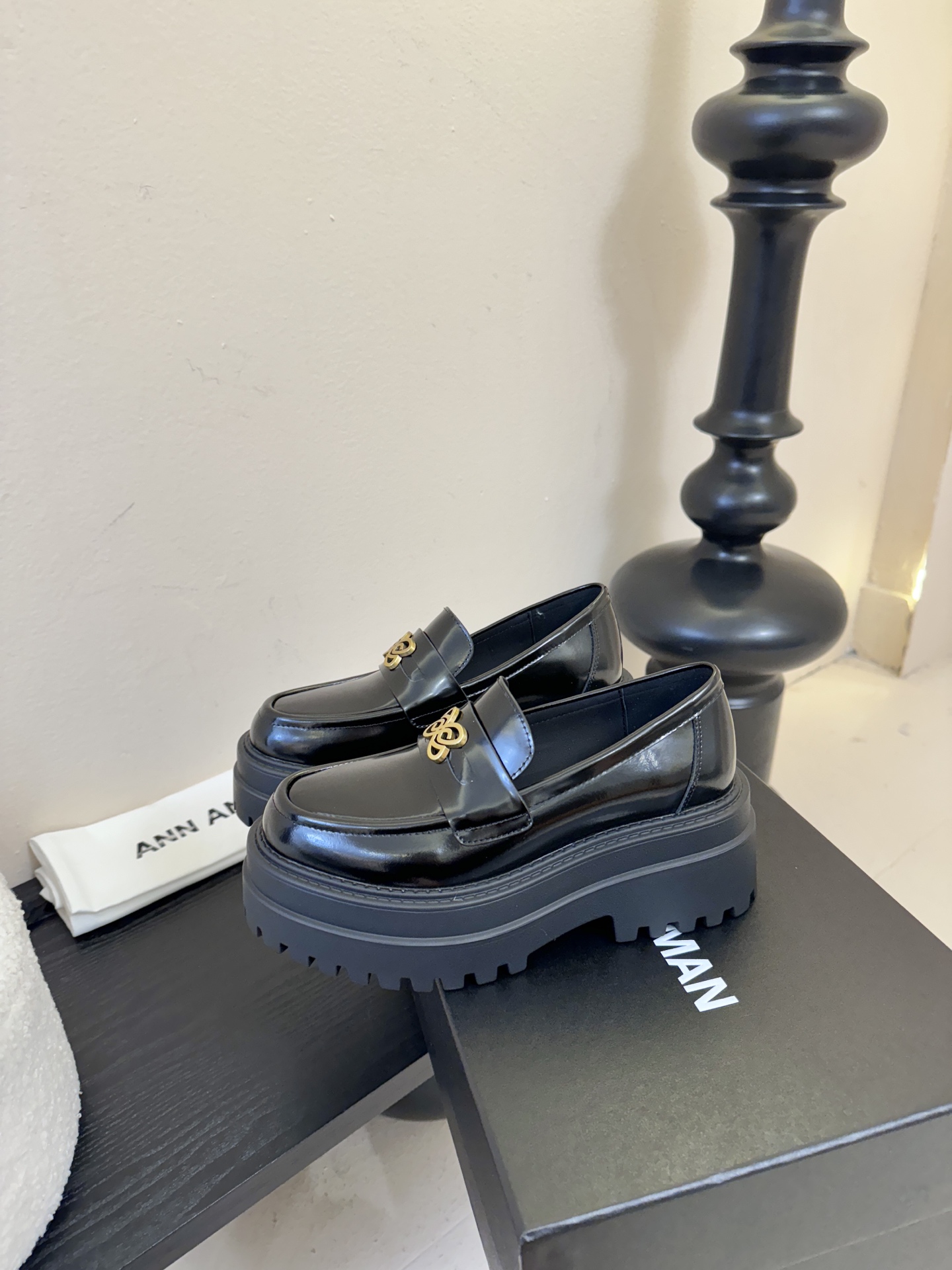 ANN AND*新款厚底乐福鞋 很难不爱新品带有精致扣啦 真的好喜欢啊啊啊啊啊啊 姐妹们冲就对了 真的很