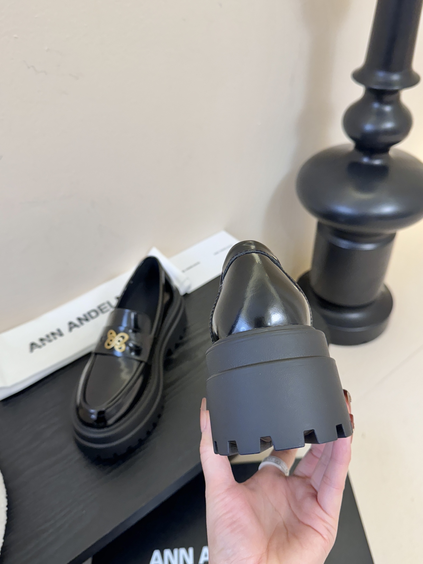 ANN AND*新款厚底乐福鞋 很难不爱新品带有精致扣啦 真的好喜欢啊啊啊啊啊啊 姐妹们冲就对了 真的很