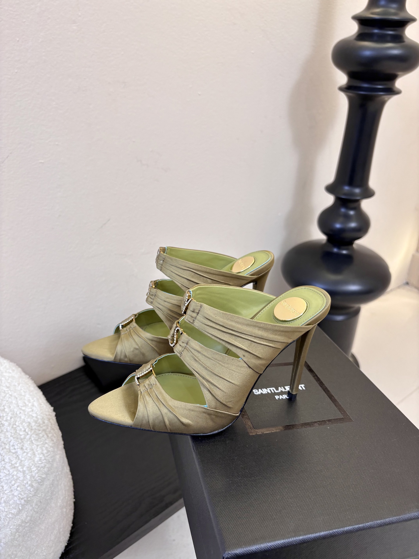 圣罗兰Saint Lauren* ss新YSL Logo高跟鞋拖Ysl走秀款高跟鞋 各种小裙子搭配起来 