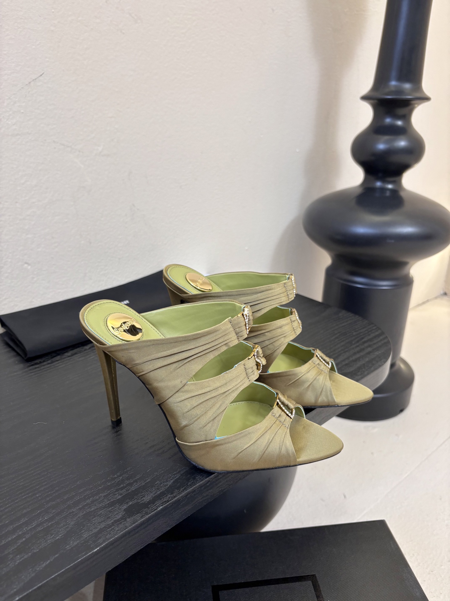 圣罗兰Saint Lauren* ss新YSL Logo高跟鞋拖Ysl走秀款高跟鞋 各种小裙子搭配起来 