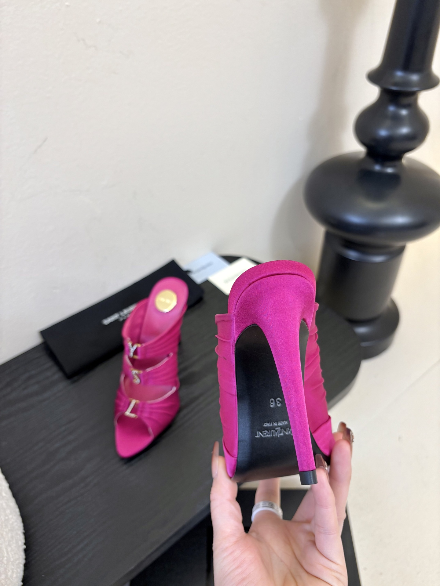 圣罗兰Saint Lauren* ss新YSL Logo高跟鞋拖Ysl走秀款高跟鞋 各种小裙子搭配起来 