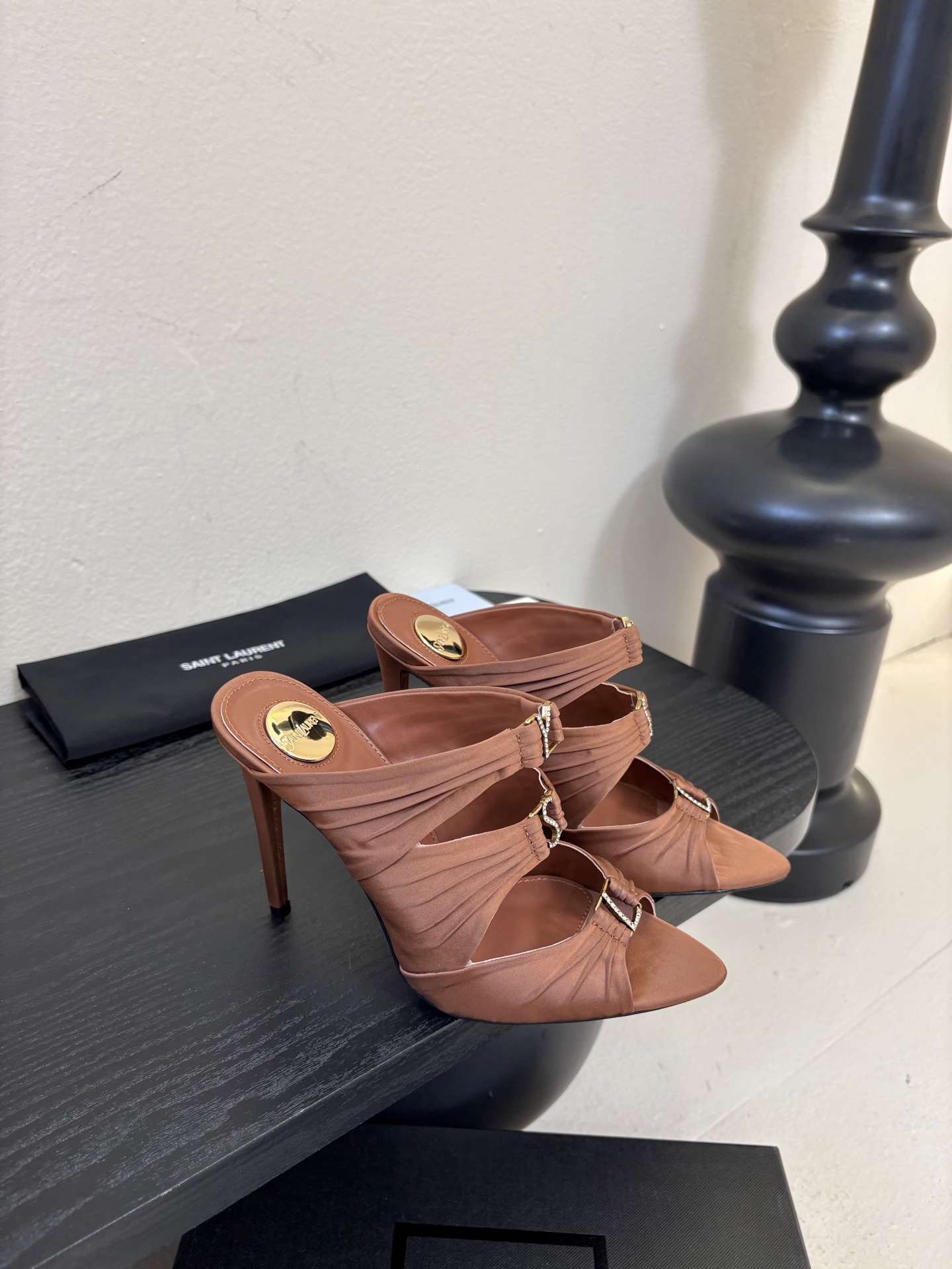圣罗兰Saint Lauren* ss新YSL Logo高跟鞋拖Ysl走秀款高跟鞋 各种小裙子搭配起来 