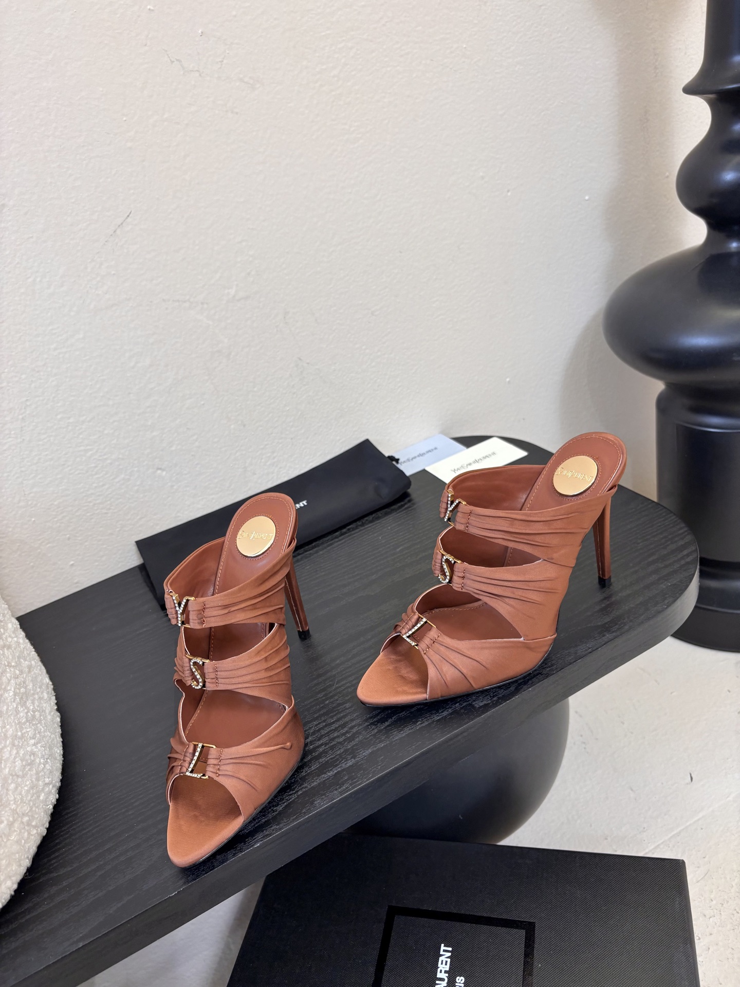 圣罗兰Saint Lauren* ss新YSL Logo高跟鞋拖Ysl走秀款高跟鞋 各种小裙子搭配起来 