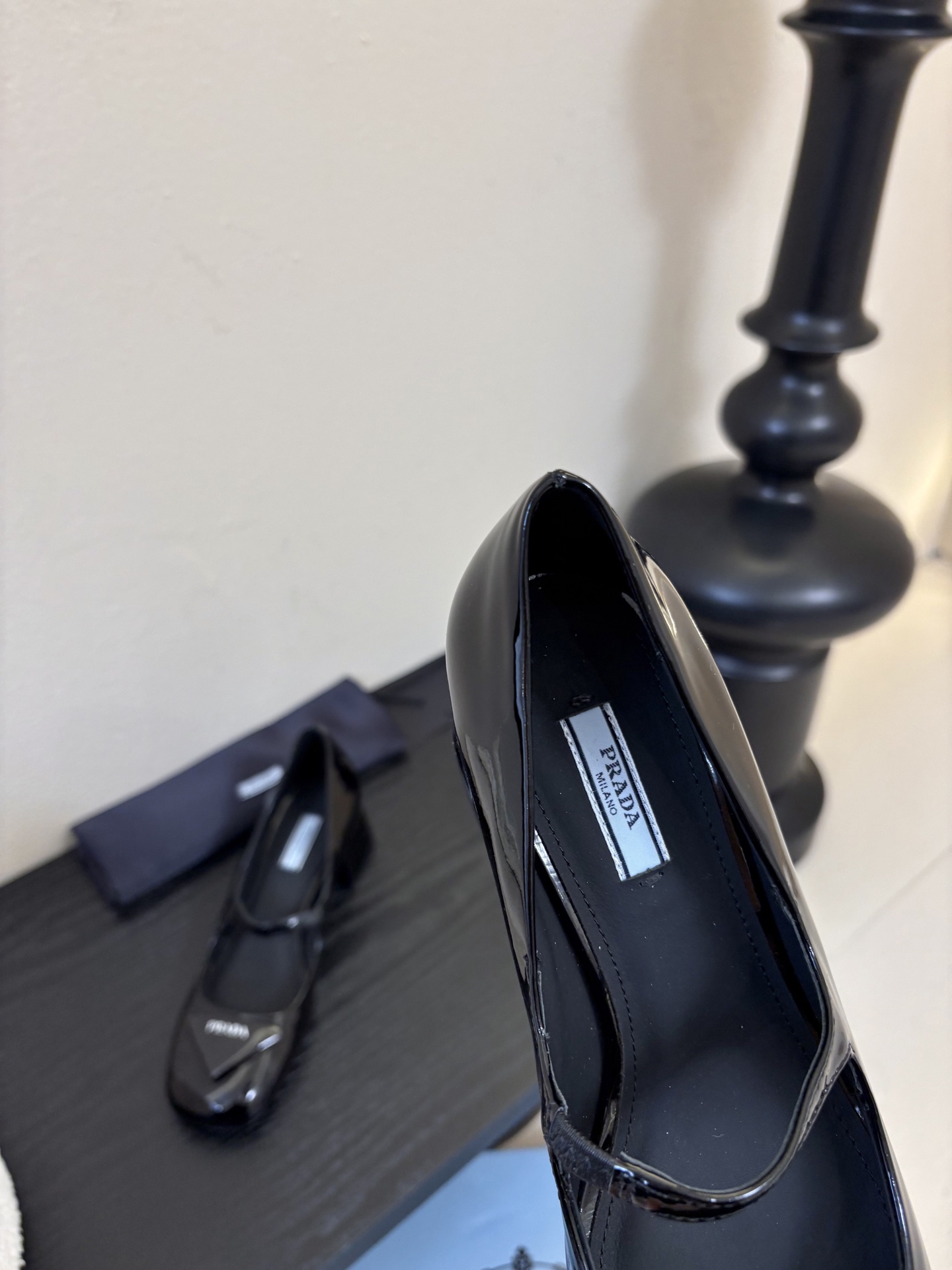 PRADA/普拉达 经典款三角标单鞋系列简单的设计大概就是它最让人喜欢的点不是烂大街的那种 很有自己的品