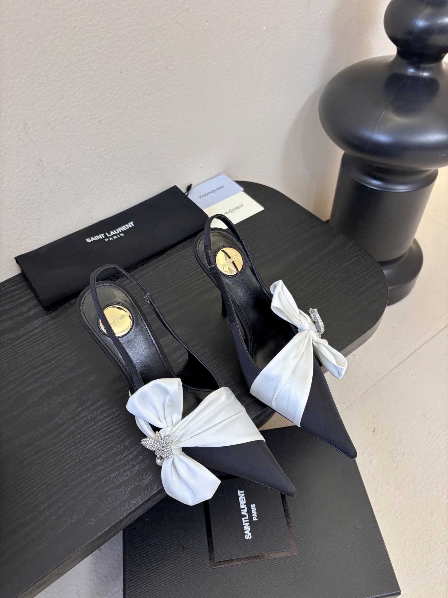 圣罗兰Saint Lauren* ss新YSL Logo尖头凉鞋Ysl走秀款高跟鞋 各种小裙子搭配起来 