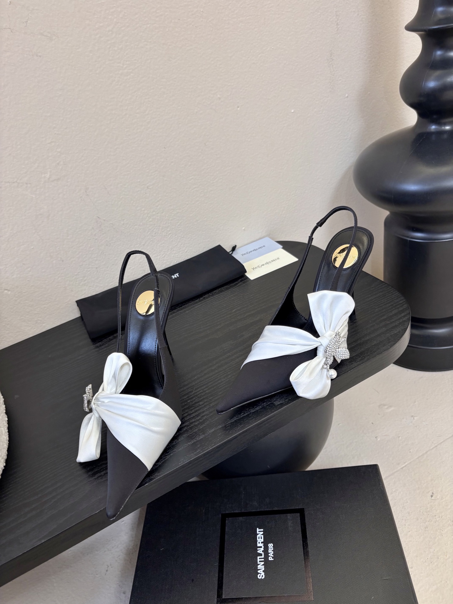 圣罗兰Saint Lauren* ss新YSL Logo尖头凉鞋Ysl走秀款高跟鞋 各种小裙子搭配起来 