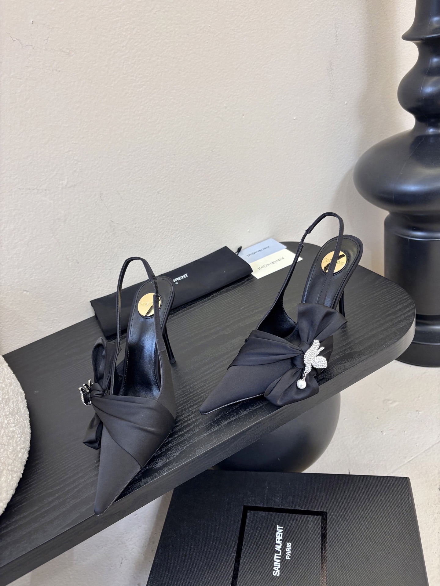 圣罗兰Saint Lauren* ss新YSL Logo尖头凉鞋Ysl走秀款高跟鞋 各种小裙子搭配起来 