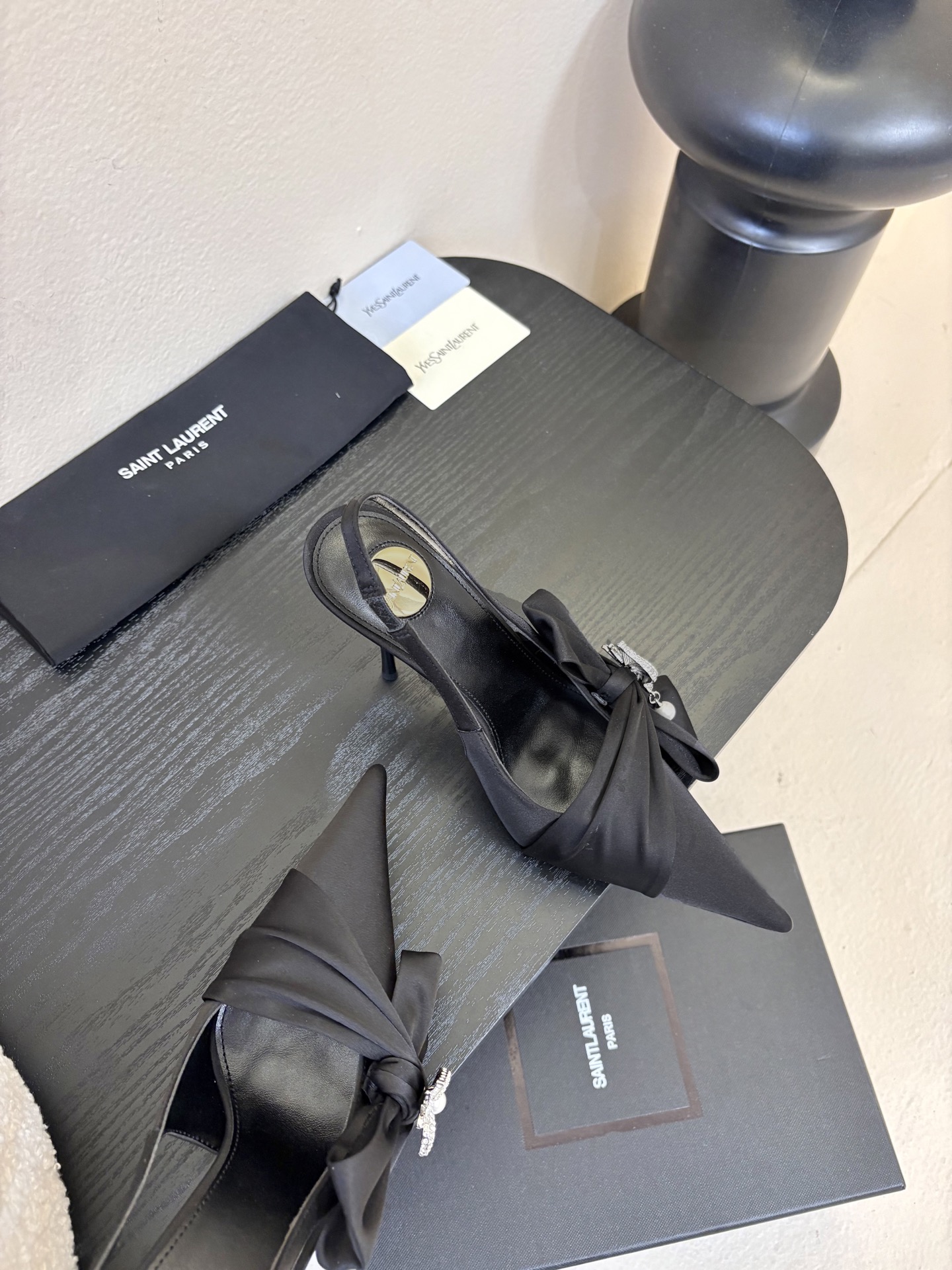 圣罗兰Saint Lauren* ss新YSL Logo尖头凉鞋Ysl走秀款高跟鞋 各种小裙子搭配起来 