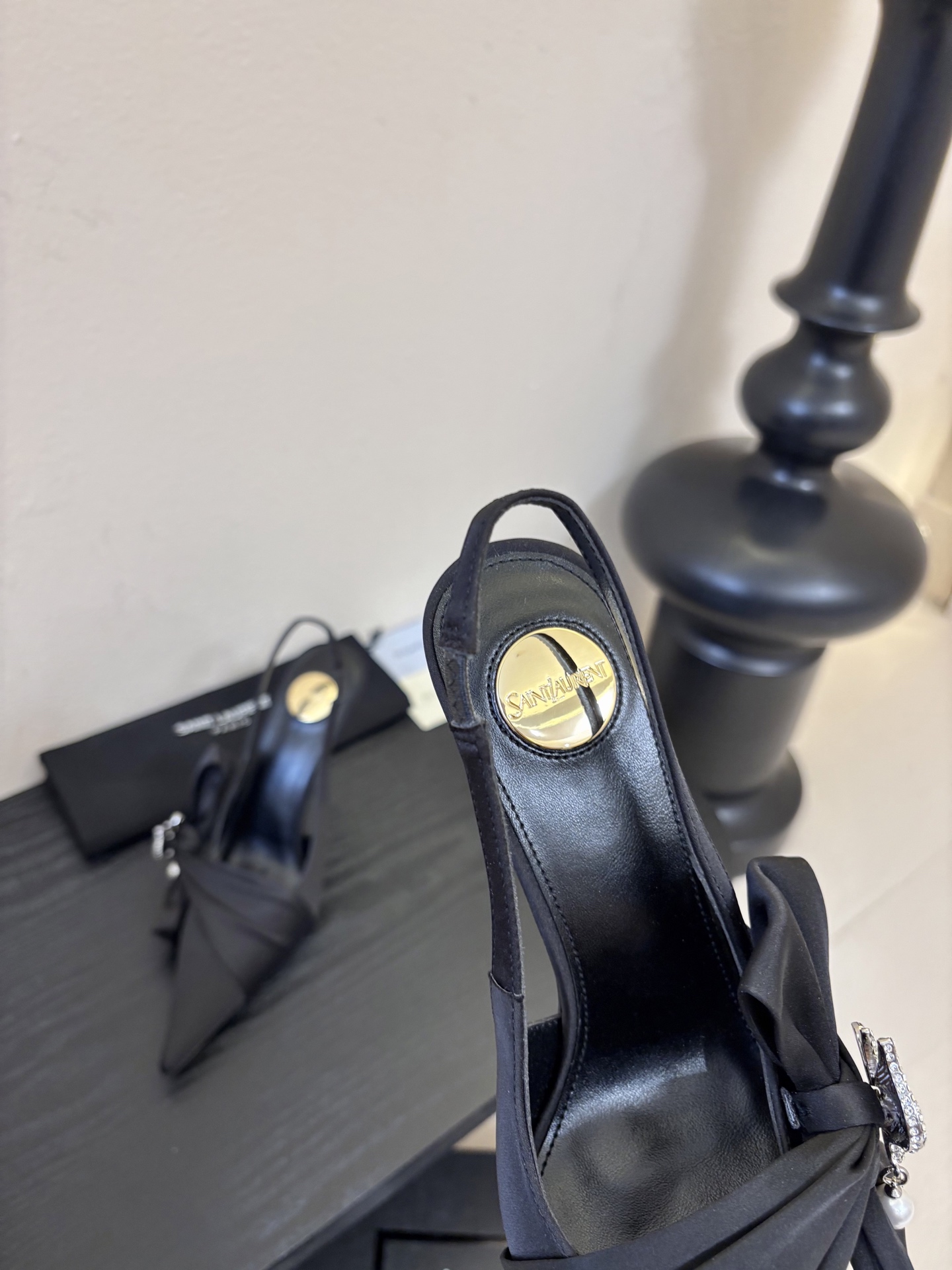 圣罗兰Saint Lauren* ss新YSL Logo尖头凉鞋Ysl走秀款高跟鞋 各种小裙子搭配起来 