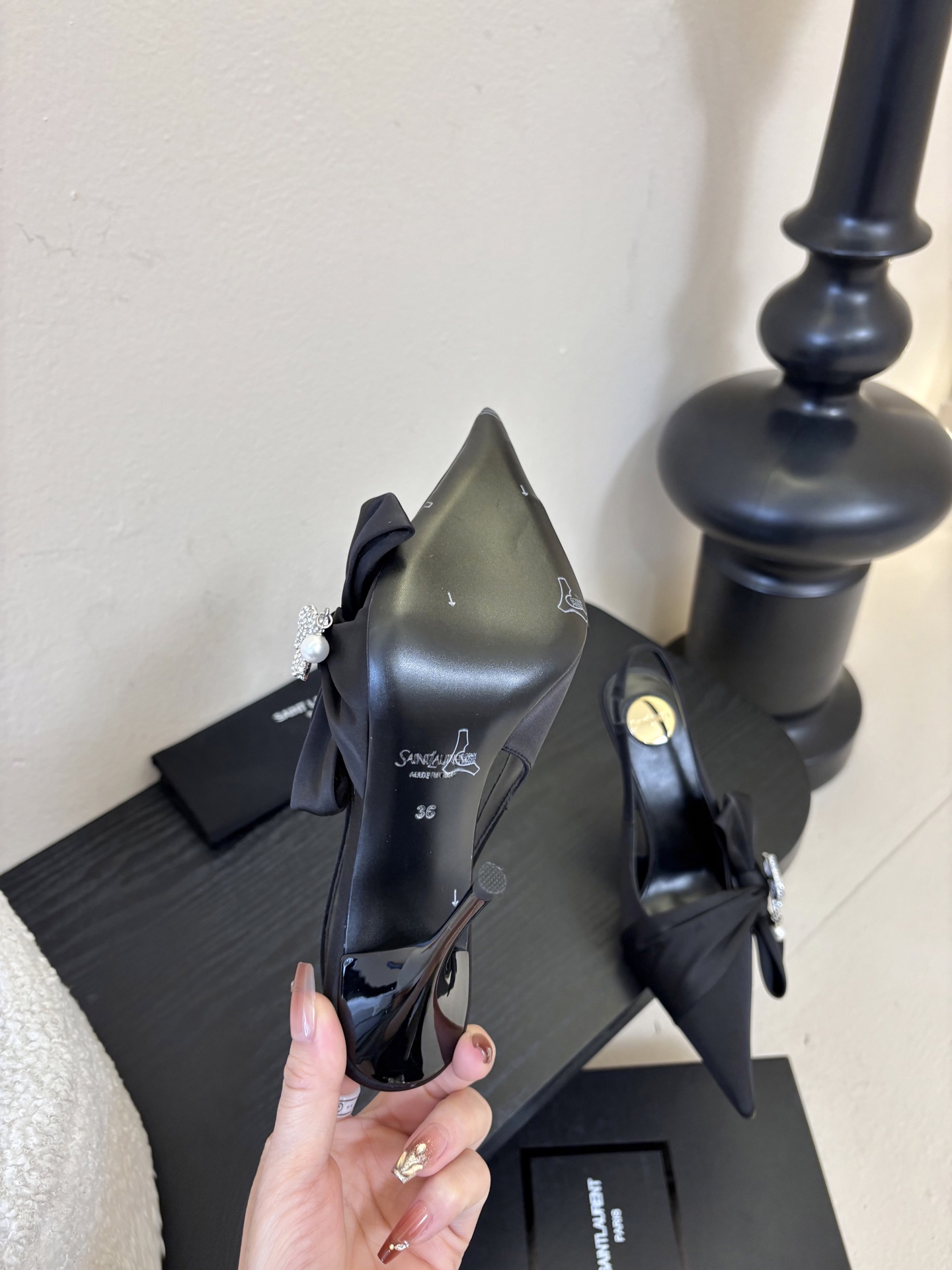 圣罗兰Saint Lauren* ss新YSL Logo尖头凉鞋Ysl走秀款高跟鞋 各种小裙子搭配起来 