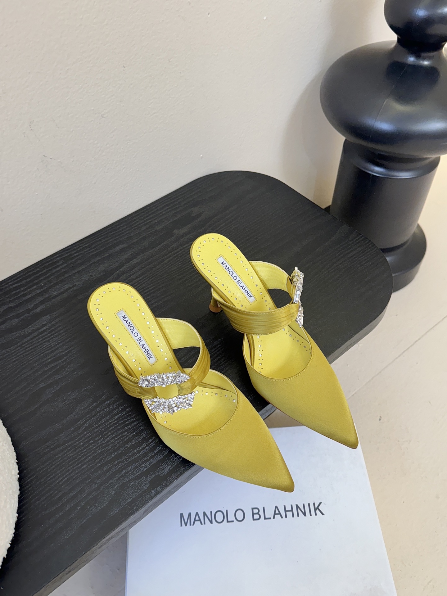 Manolo Blahnlk【MB】💯针对夏天尖头凉拖MB一直是每个女生梦寐以求的美鞋 。奥斯卡指定专用