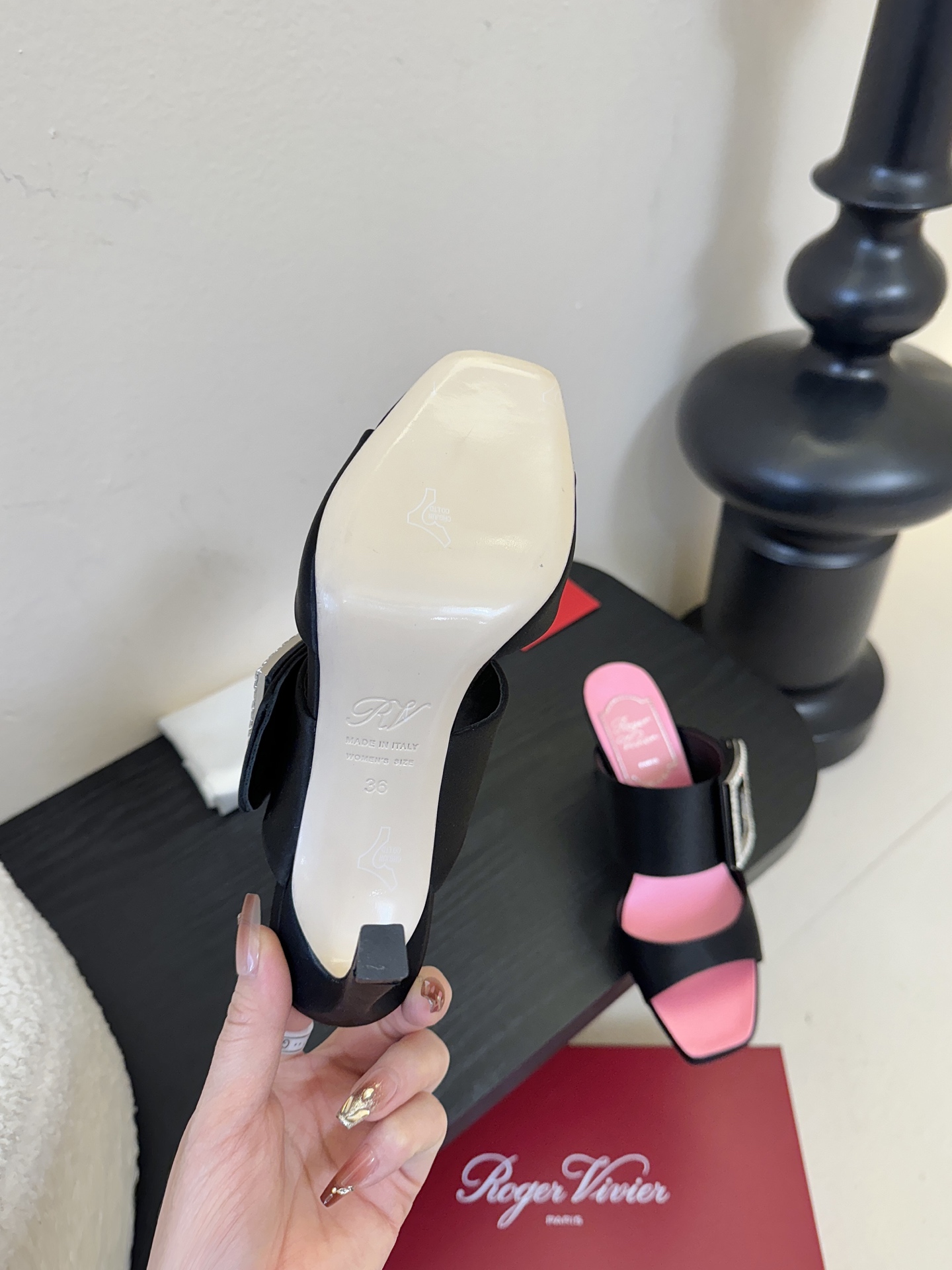 Roger Vivi* 26早春新品凉鞋Virgule钻扣高跟鞋后袢带凉拖 RV必入款 她上脚也太美了吧
