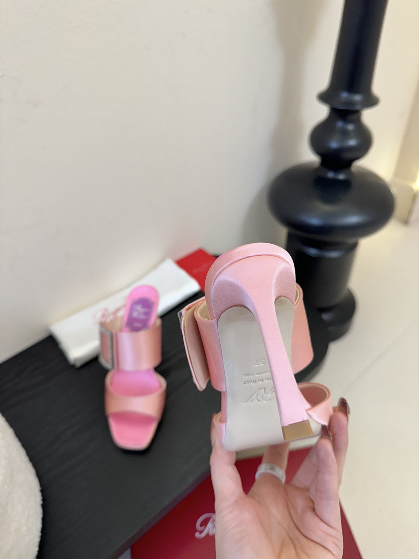 Roger Vivi* 26早春新品凉鞋Virgule钻扣高跟鞋后袢带凉拖 RV必入款 她上脚也太美了吧