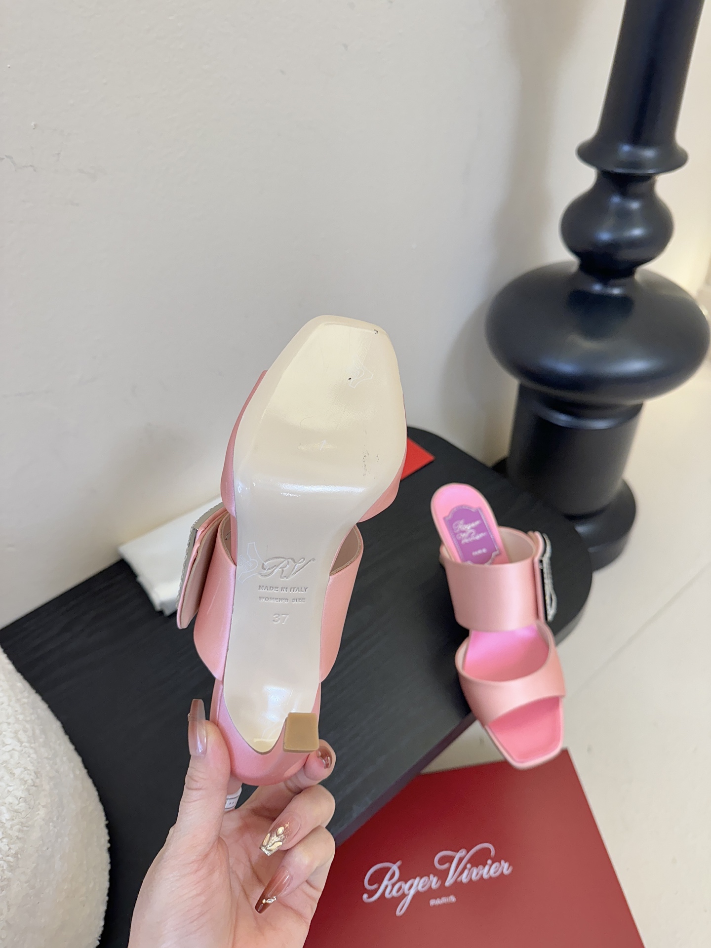 Roger Vivi* 26早春新品凉鞋Virgule钻扣高跟鞋后袢带凉拖 RV必入款 她上脚也太美了吧