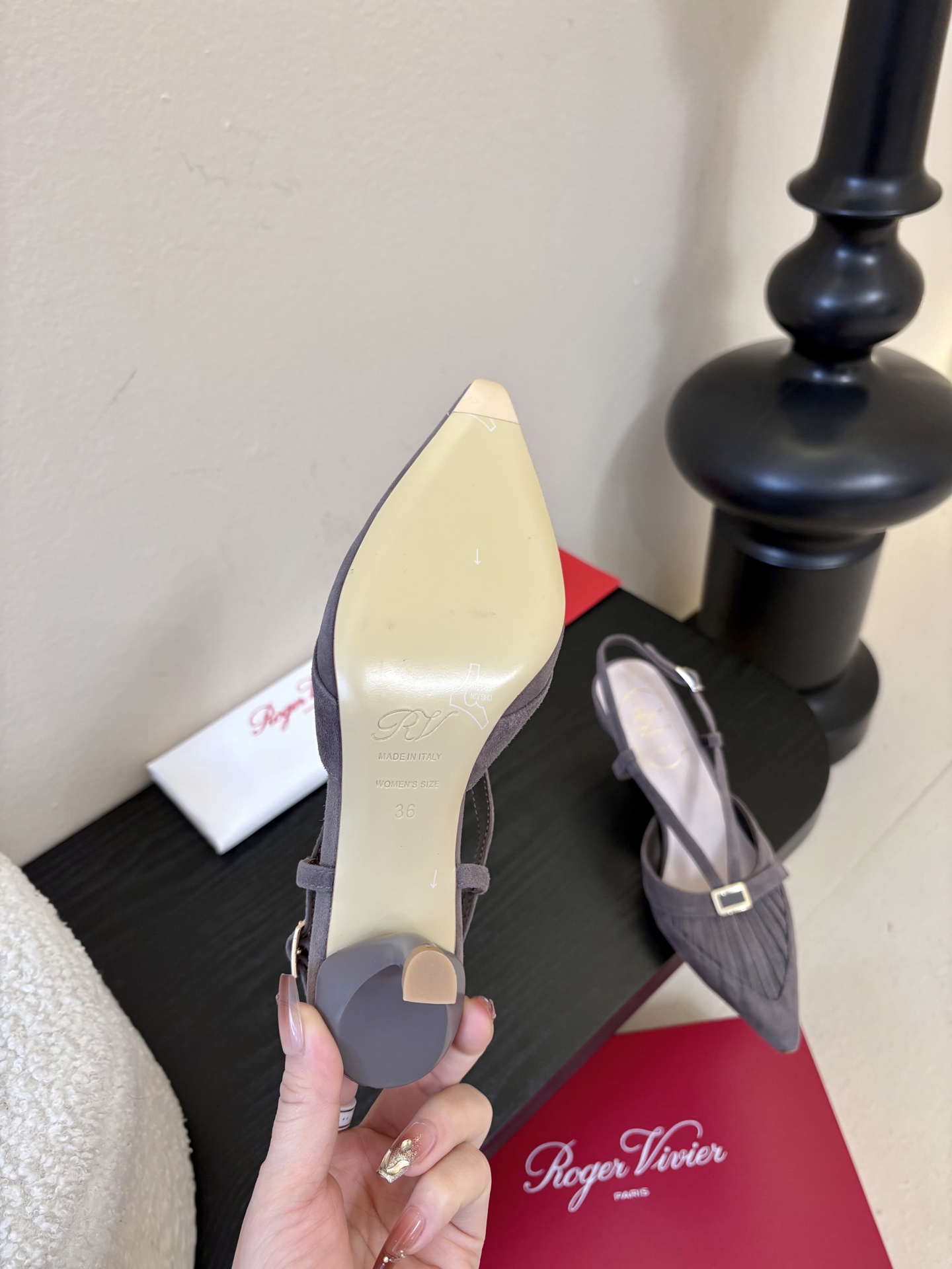 Roger Vivi* 26早春新品凉鞋Virgule钻扣高跟鞋后袢带凉拖 RV必入款 她上脚也太美了吧