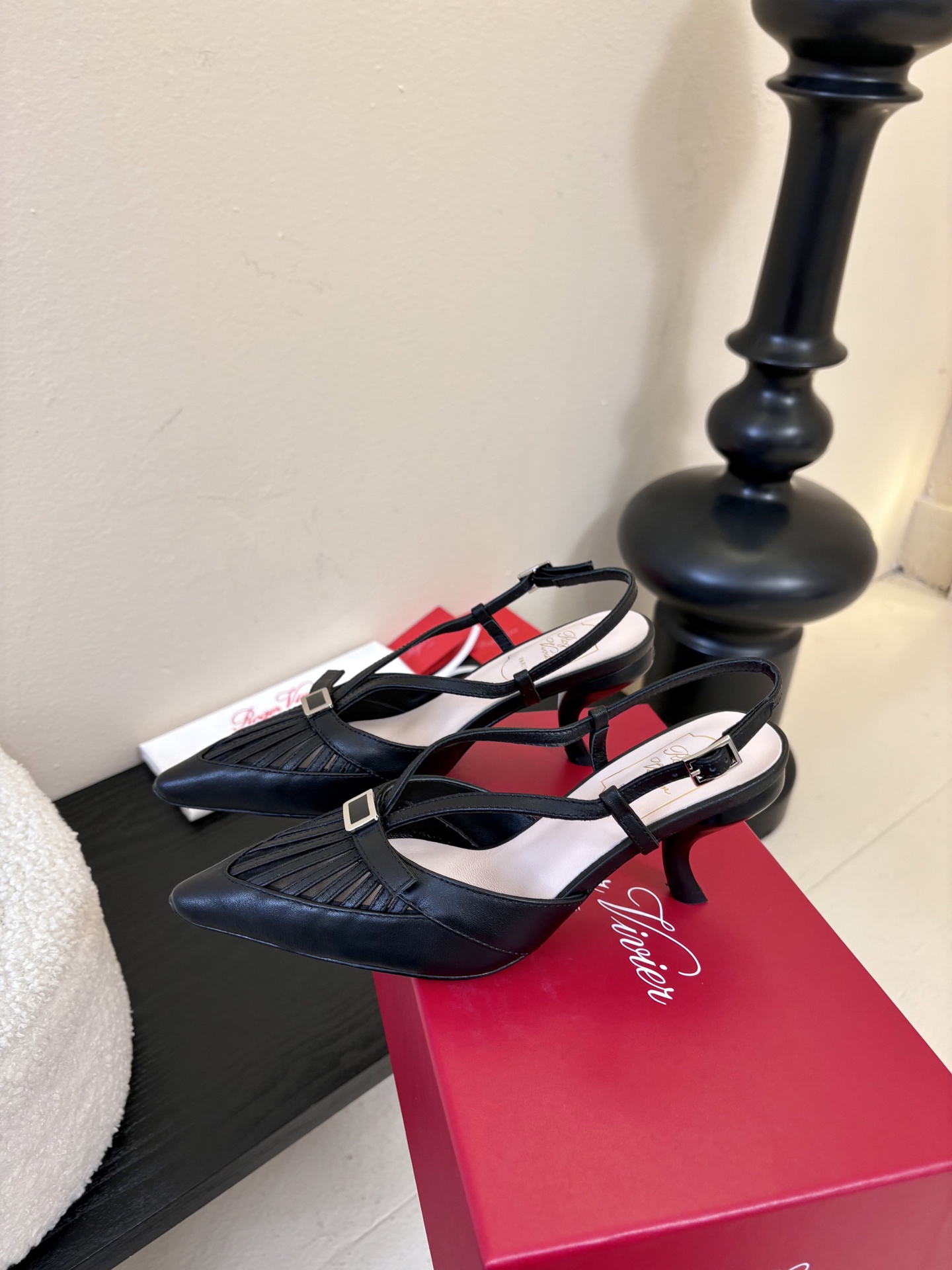 Roger Vivi* 26早春新品凉鞋Virgule钻扣高跟鞋后袢带凉拖 RV必入款 她上脚也太美了吧