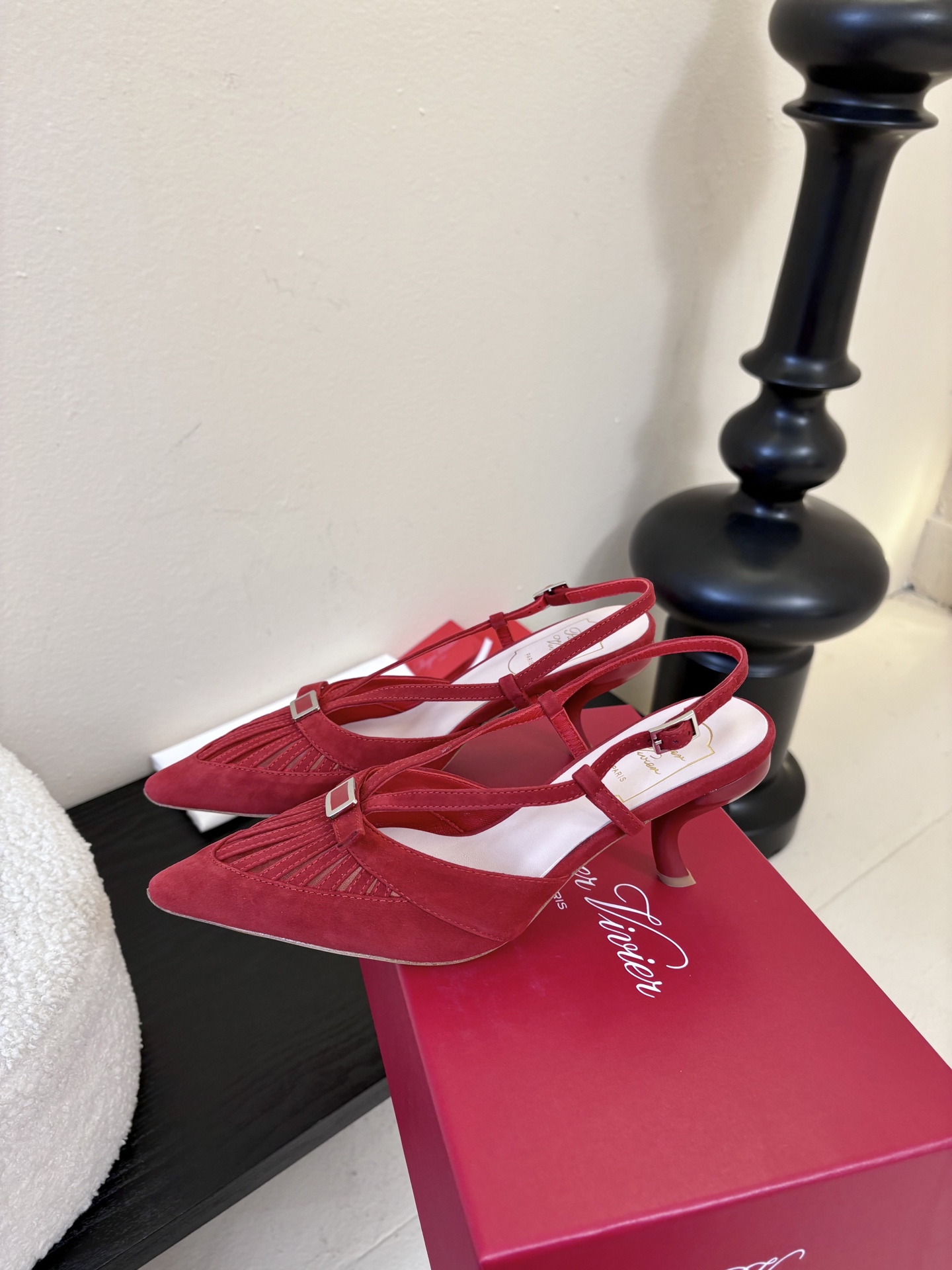 Roger Vivi* 26早春新品凉鞋Virgule钻扣高跟鞋后袢带凉拖 RV必入款 她上脚也太美了吧